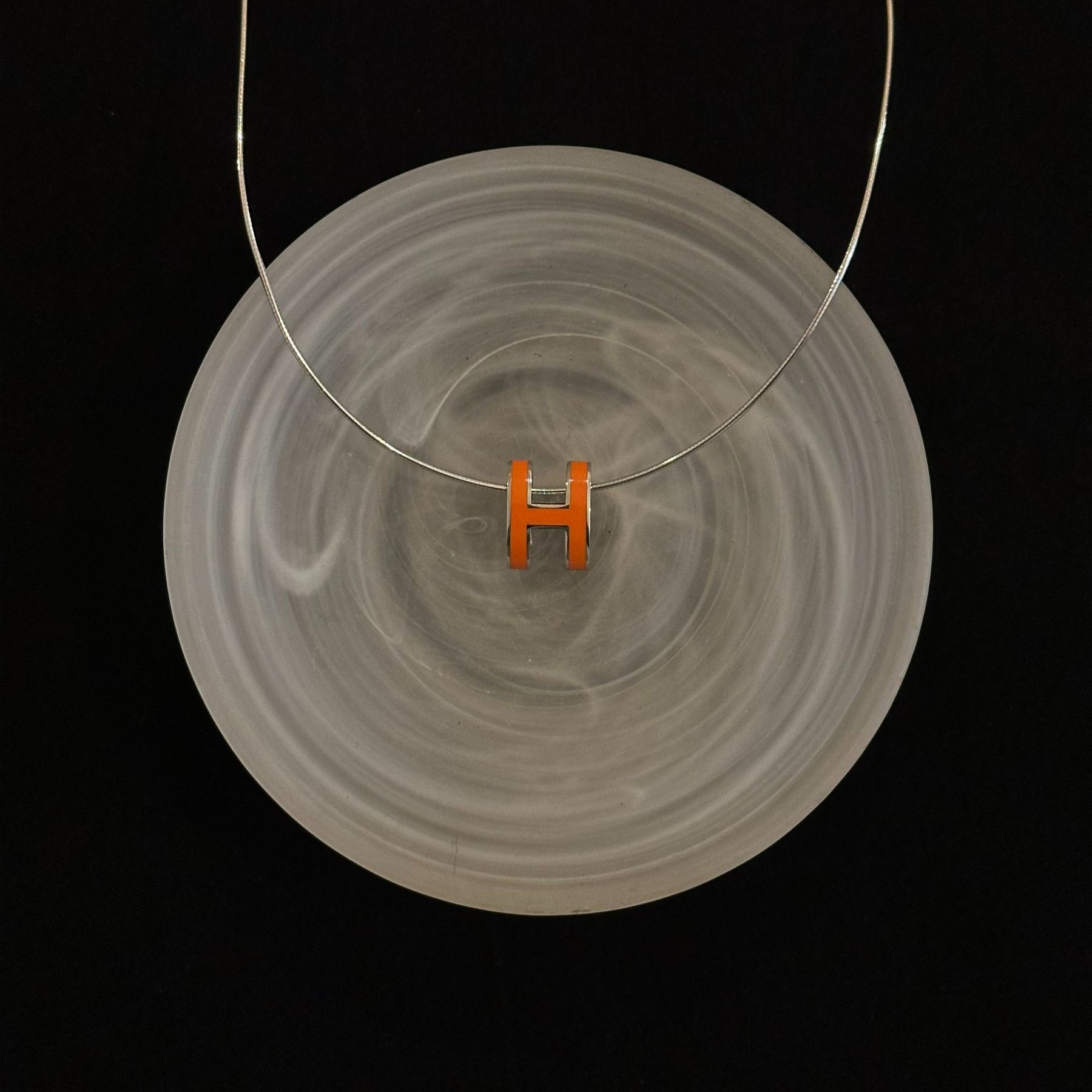 H Classic Collarbone Necklace