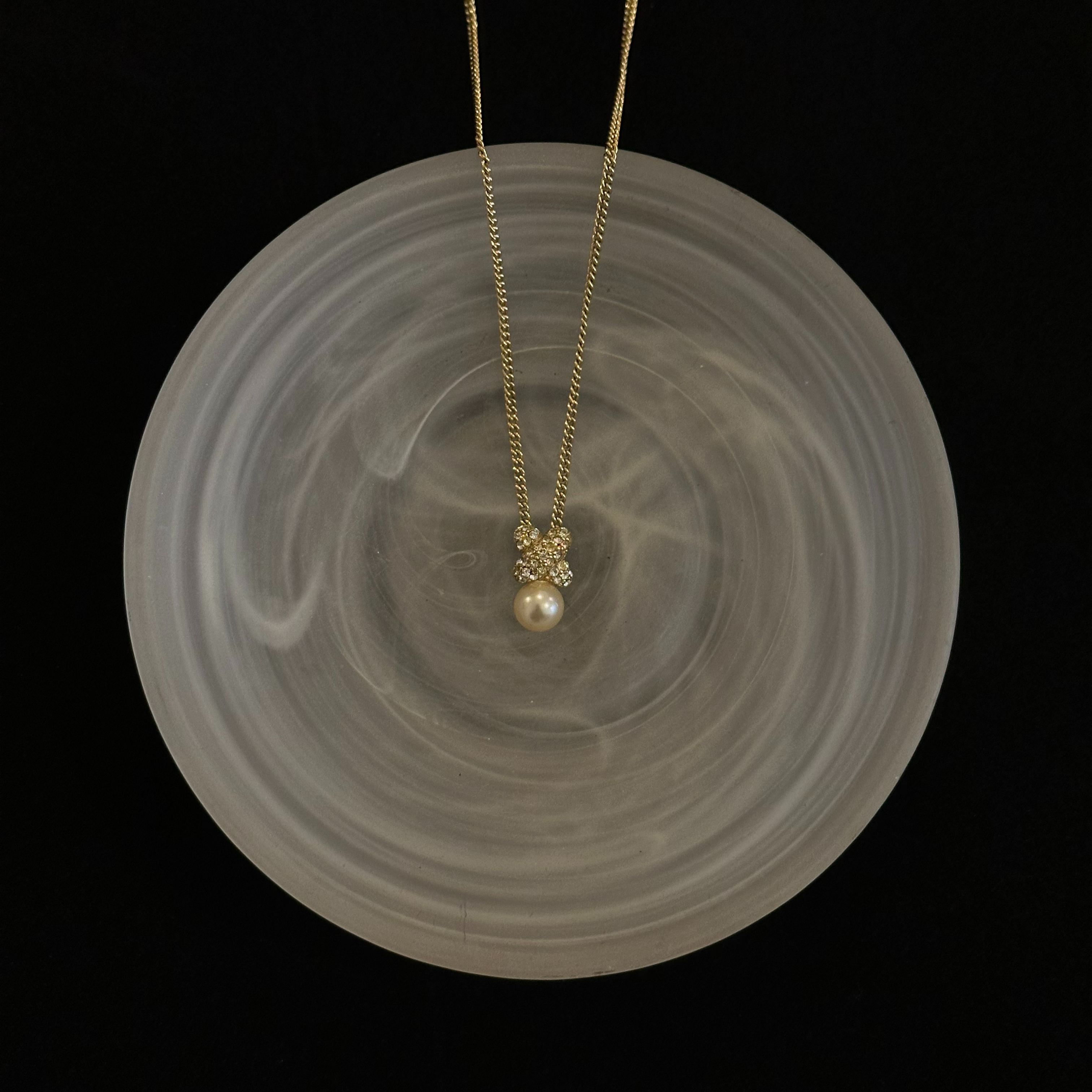 D X-shaped rhinestone pearl pendant necklace