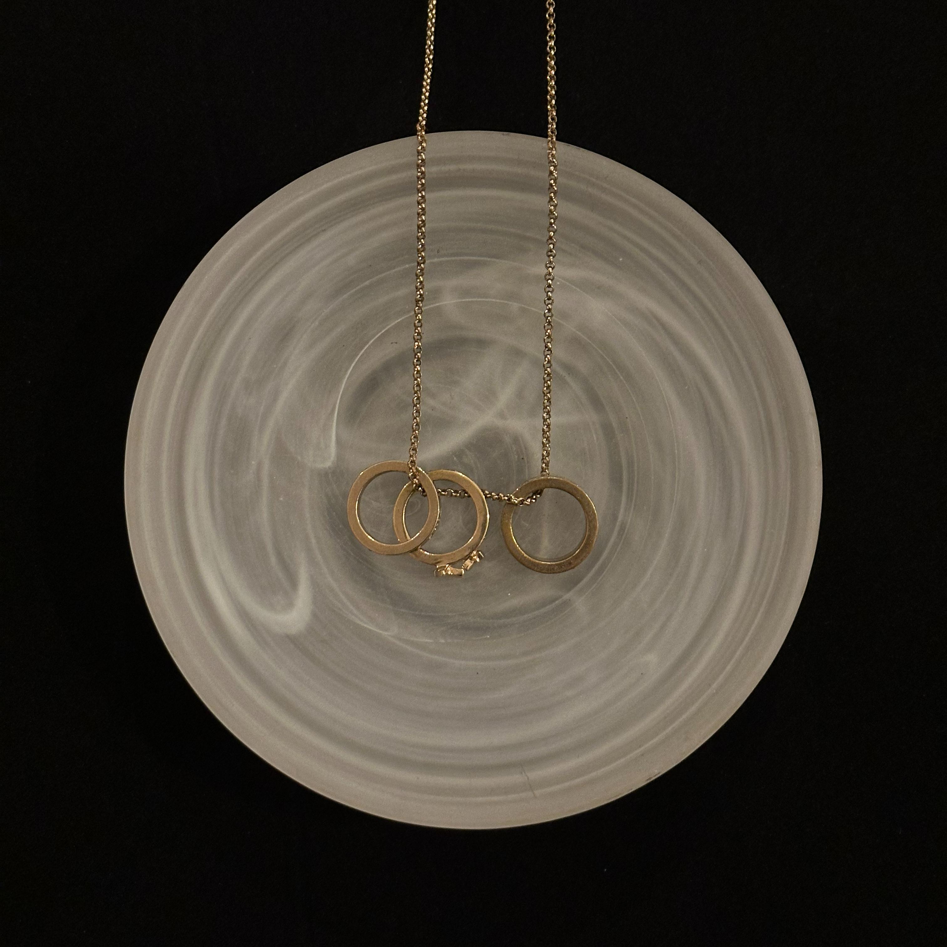 D Three-ring necklace
