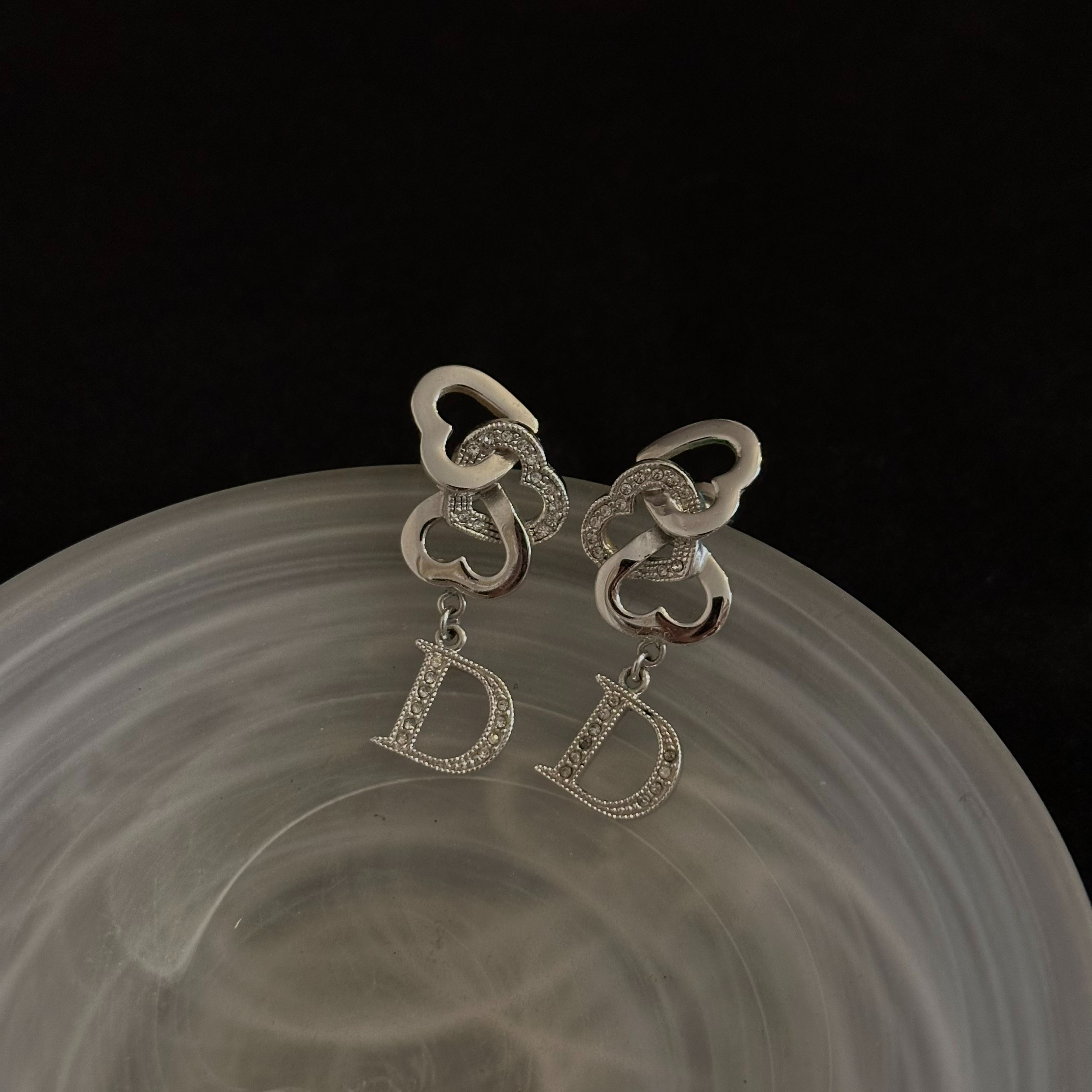 D Heart-shaped rhinestone earrings