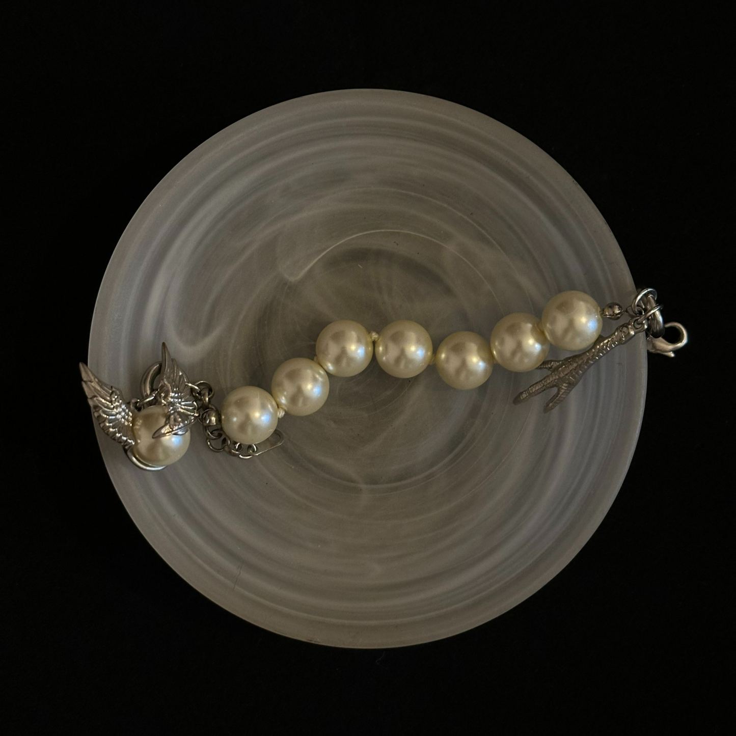 V Angel Chicken Claw Pearl Bracelet
