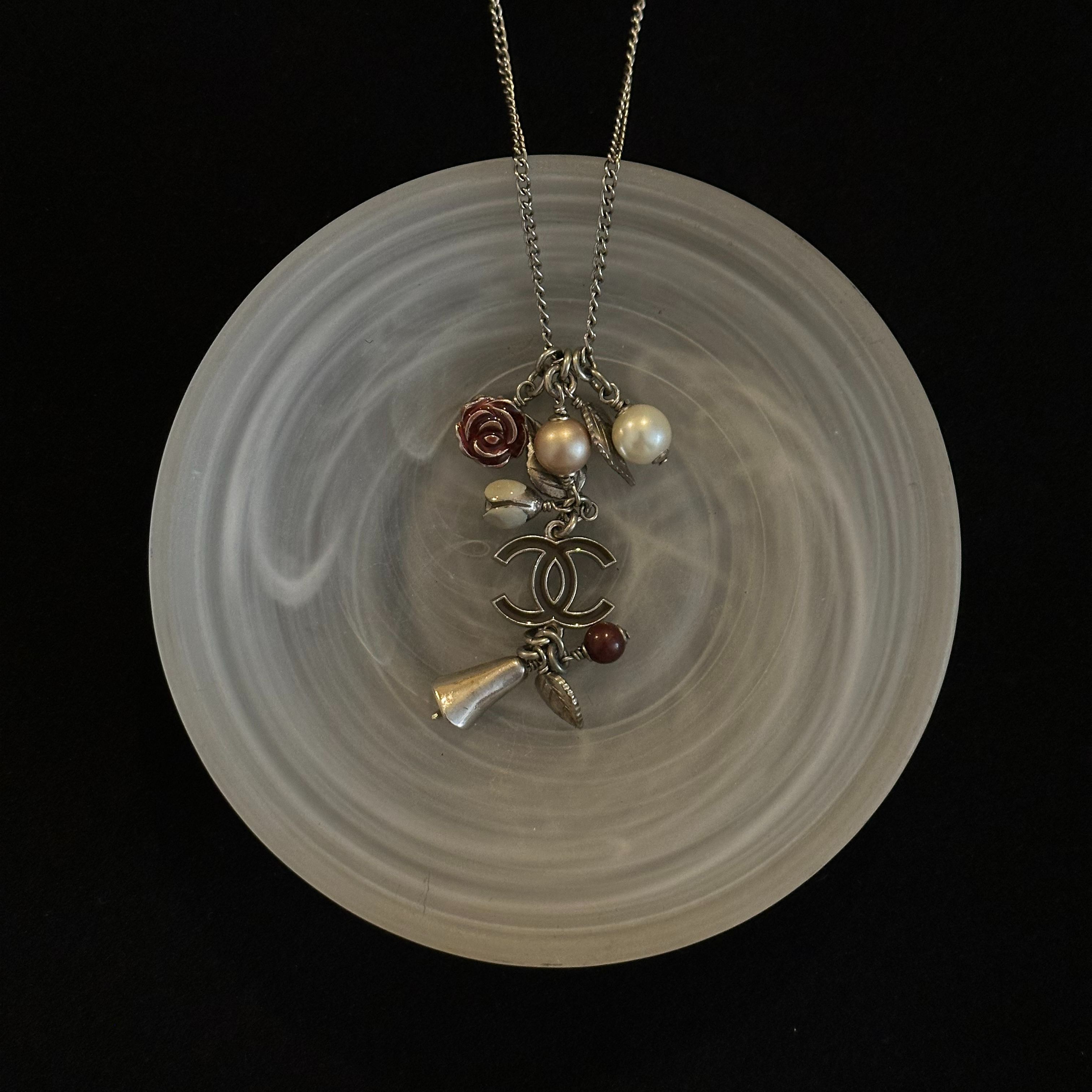 C Rose pearl pendant necklace