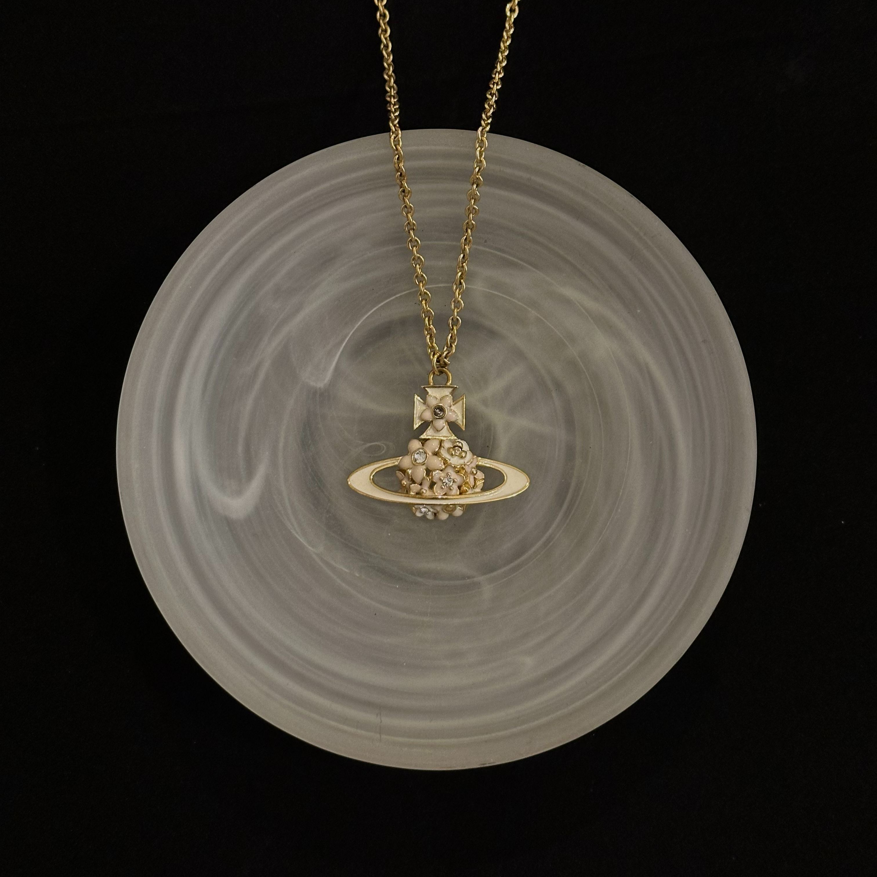 V Azalea Saturn Necklace