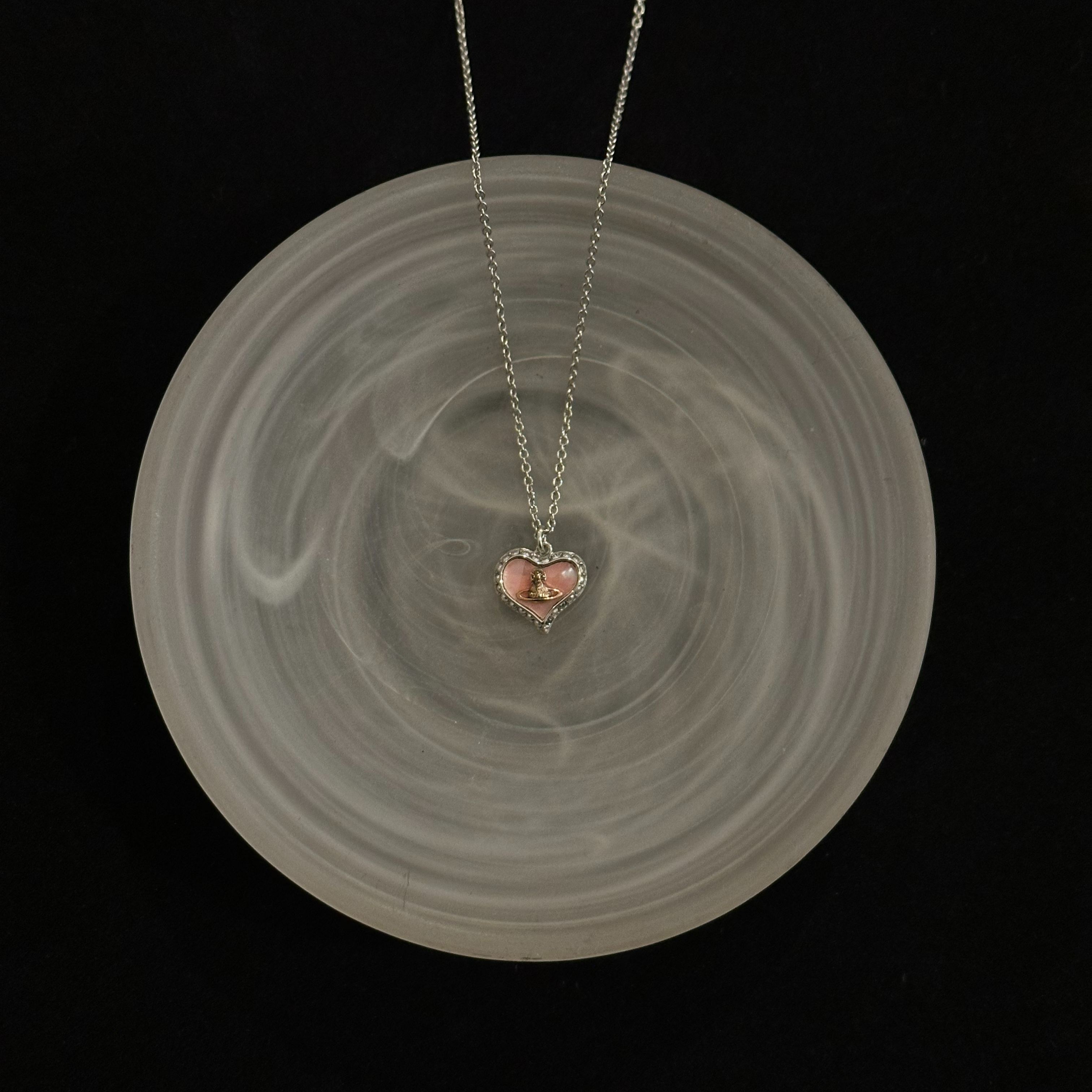 V Heart-shaped mother-of-pearl necklace