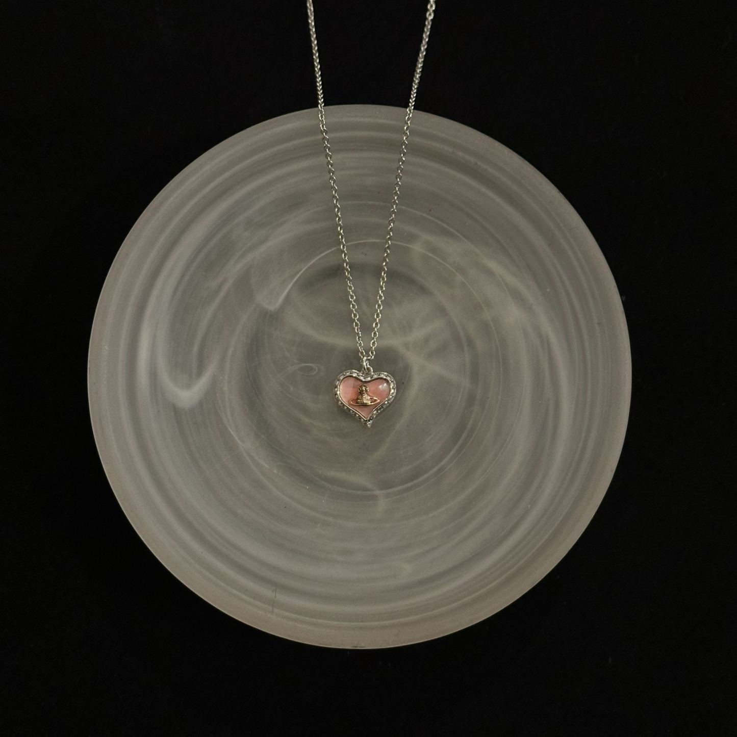 V Heart-shaped mother-of-pearl necklace