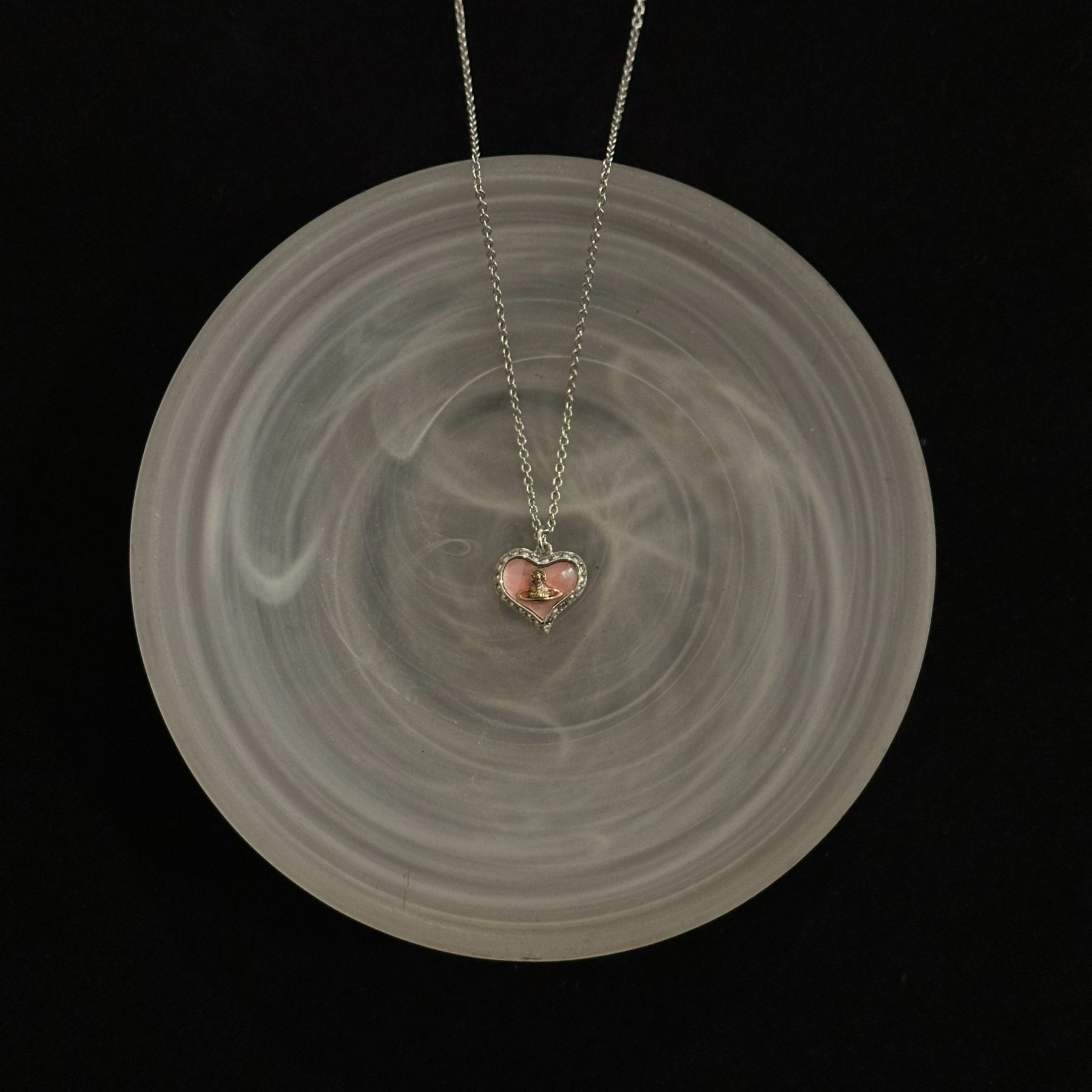 V Heart-shaped mother-of-pearl necklace