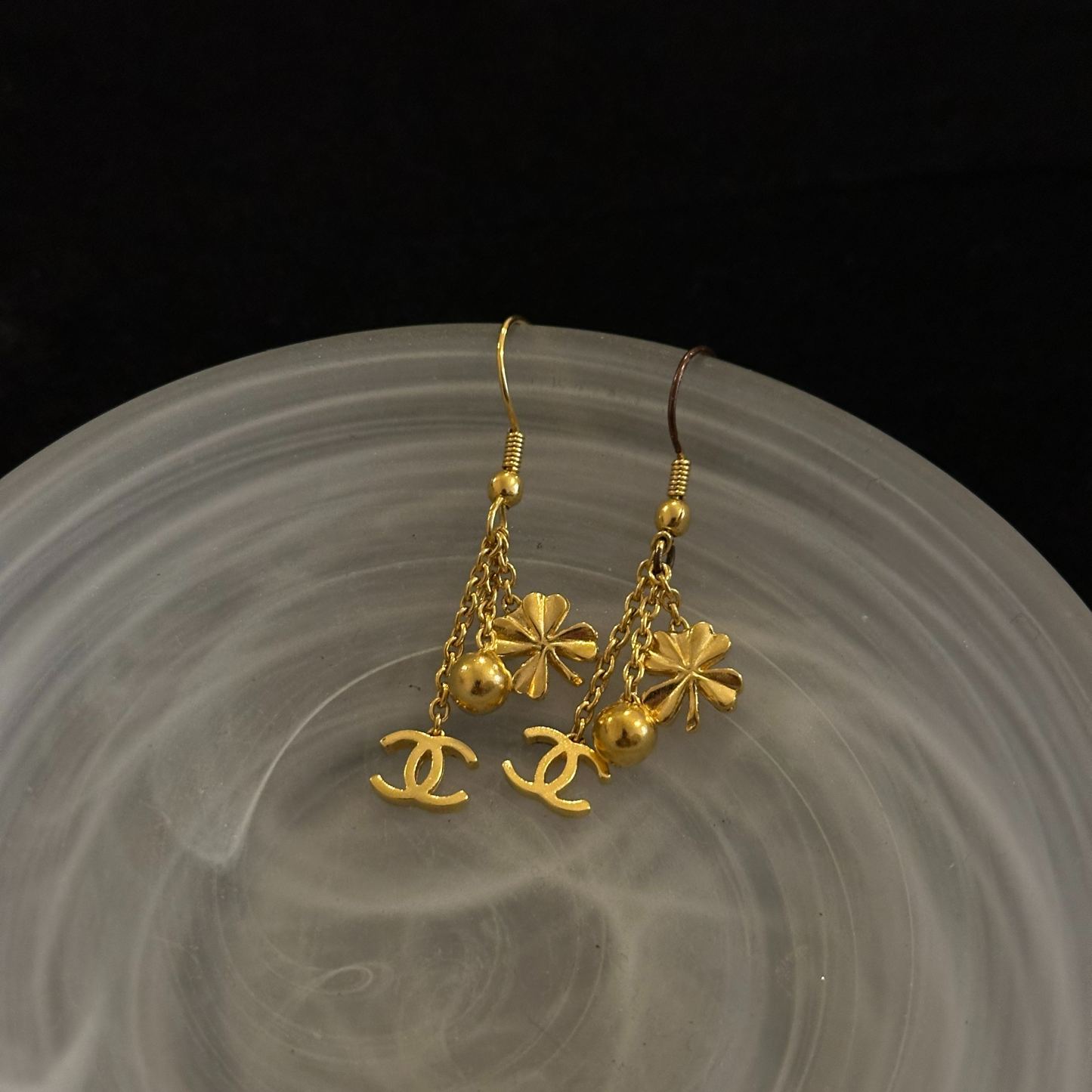 C Four-leaf clover pendant gold earrings