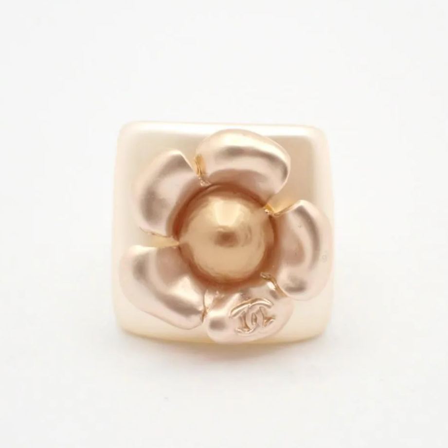 C Acrylic flower ring