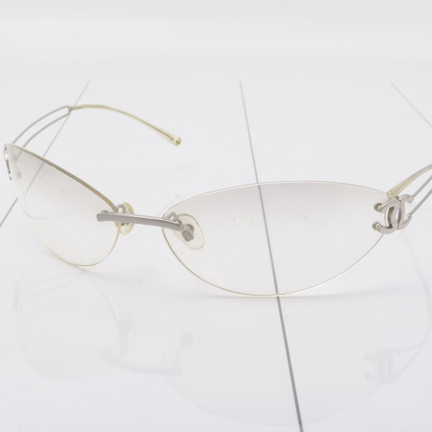 C Oval frameless sunglasses