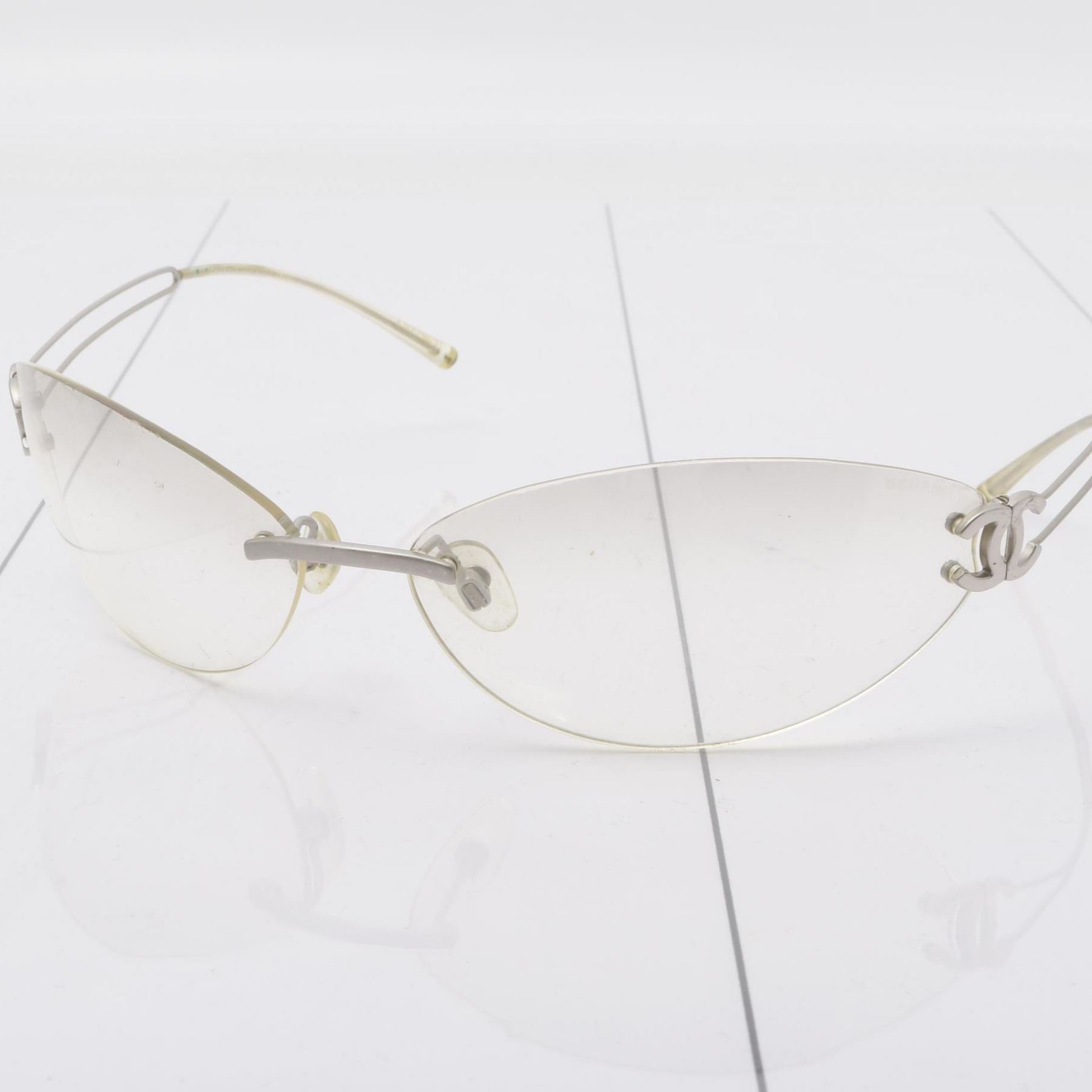 C Oval frameless sunglasses