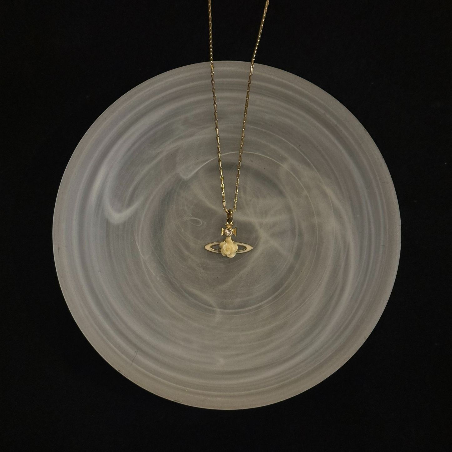 V Flower Saturn Necklace