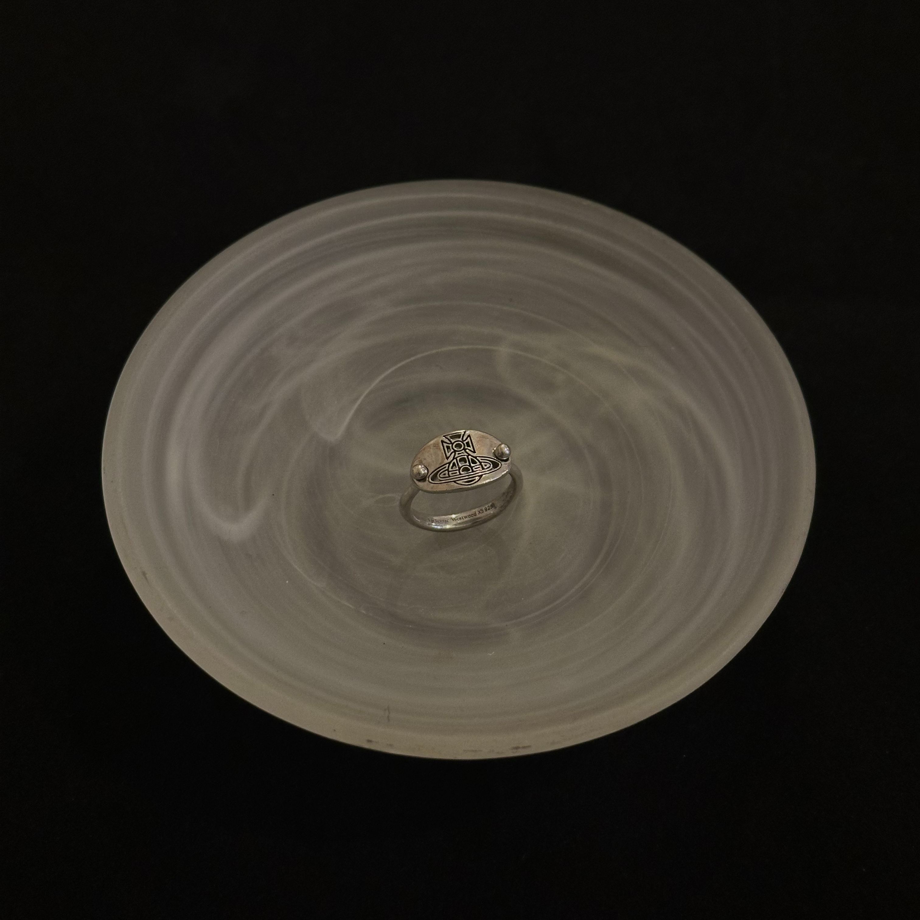 V Saturn Shield Ring