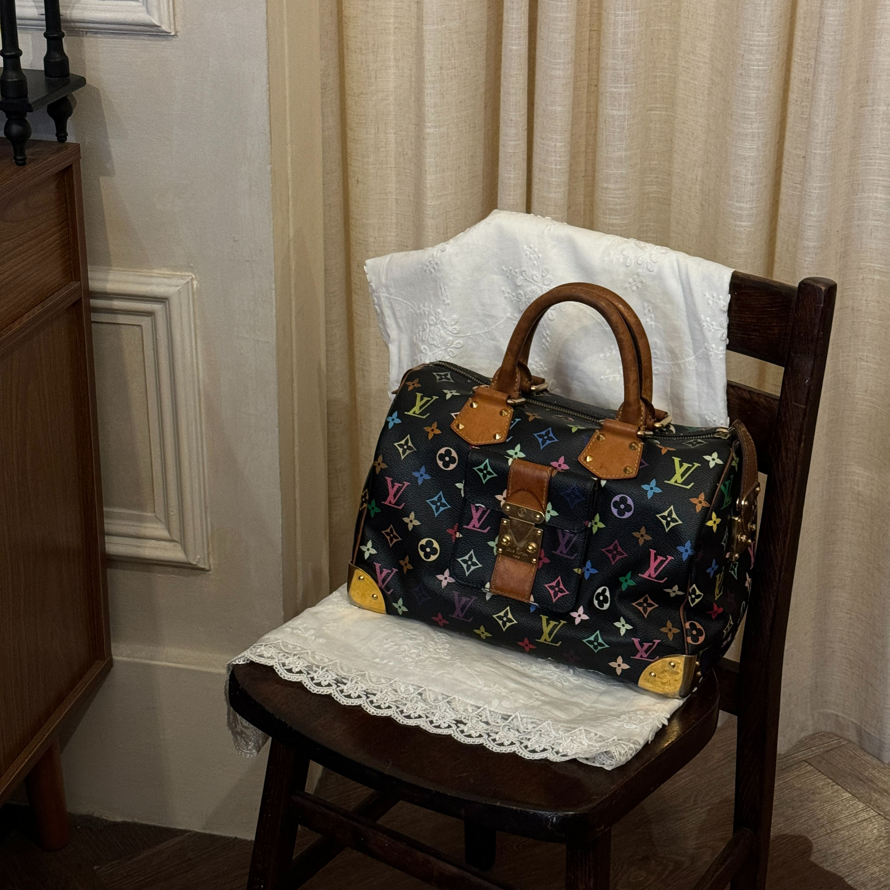 L Black tricolor hand bag