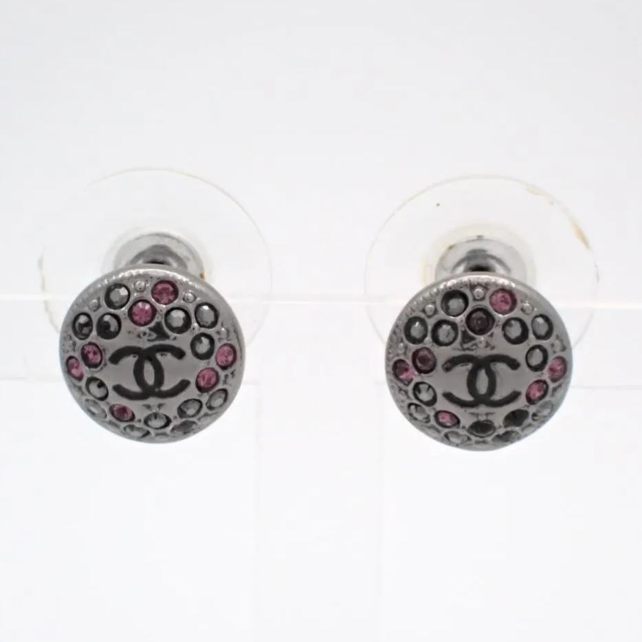 C Round black rhinestone earrings