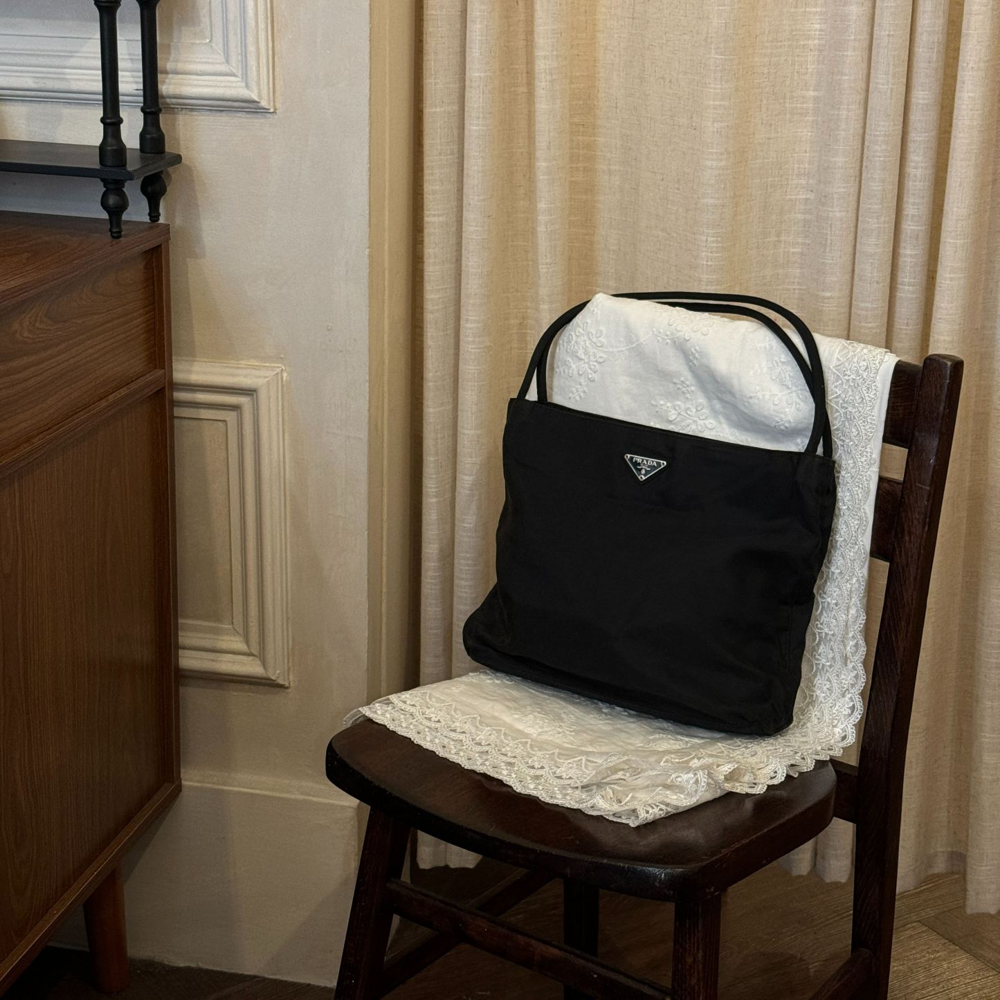 P Black and white nylon tote bag