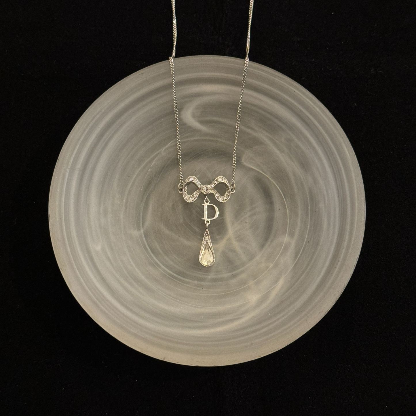 D Bow teardrop white necklace