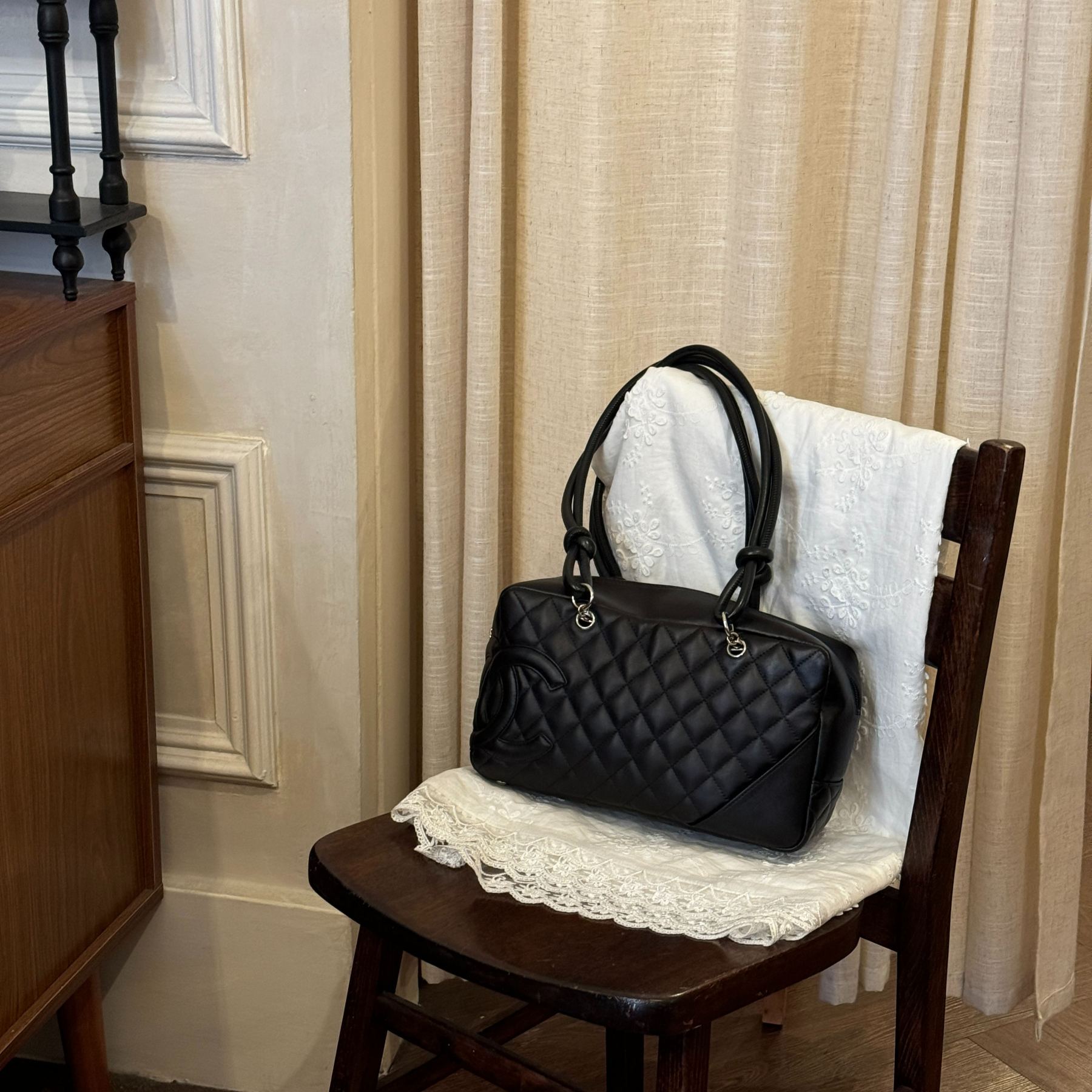 C Black Kangpeng pillow bag