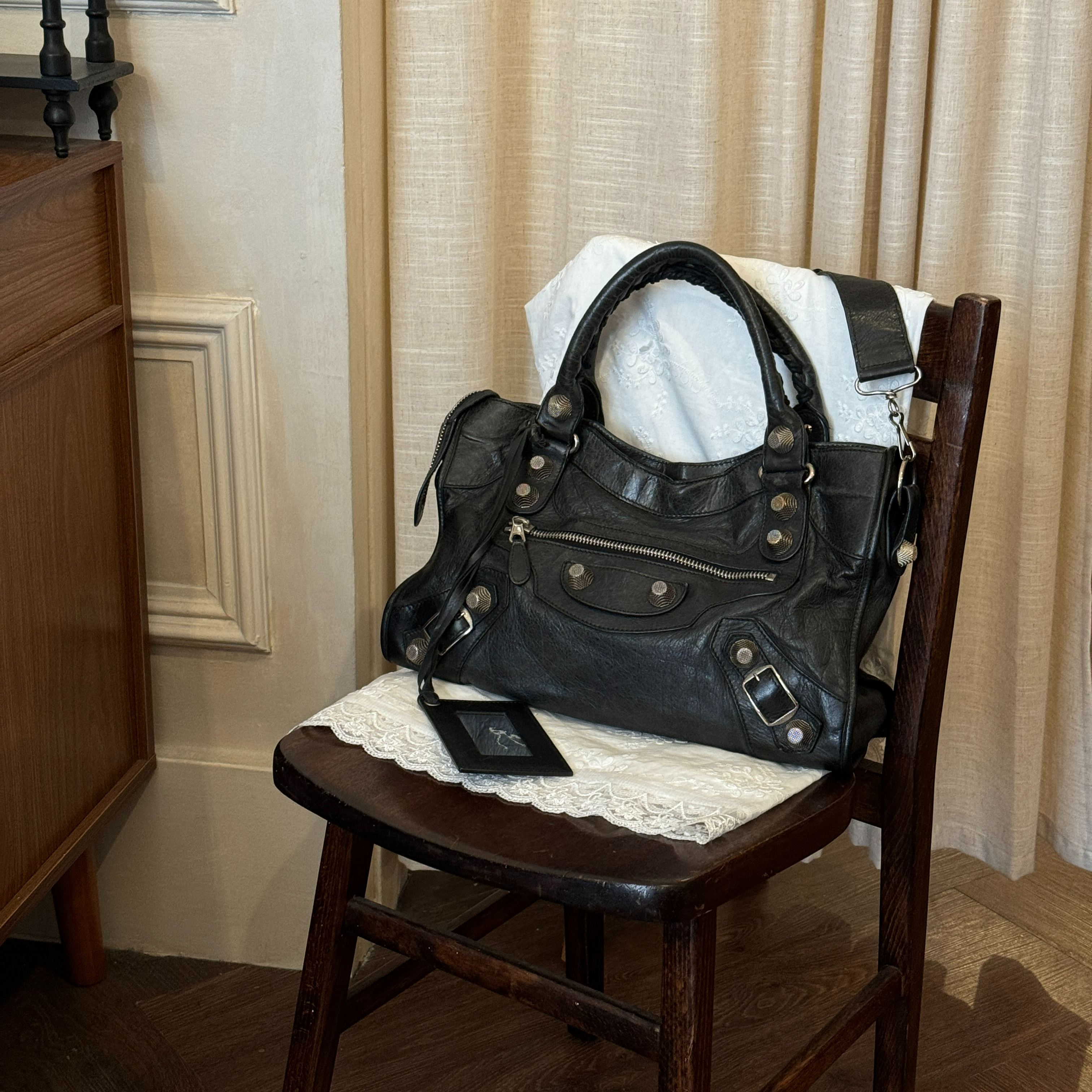 B Riveted motorcycle bag