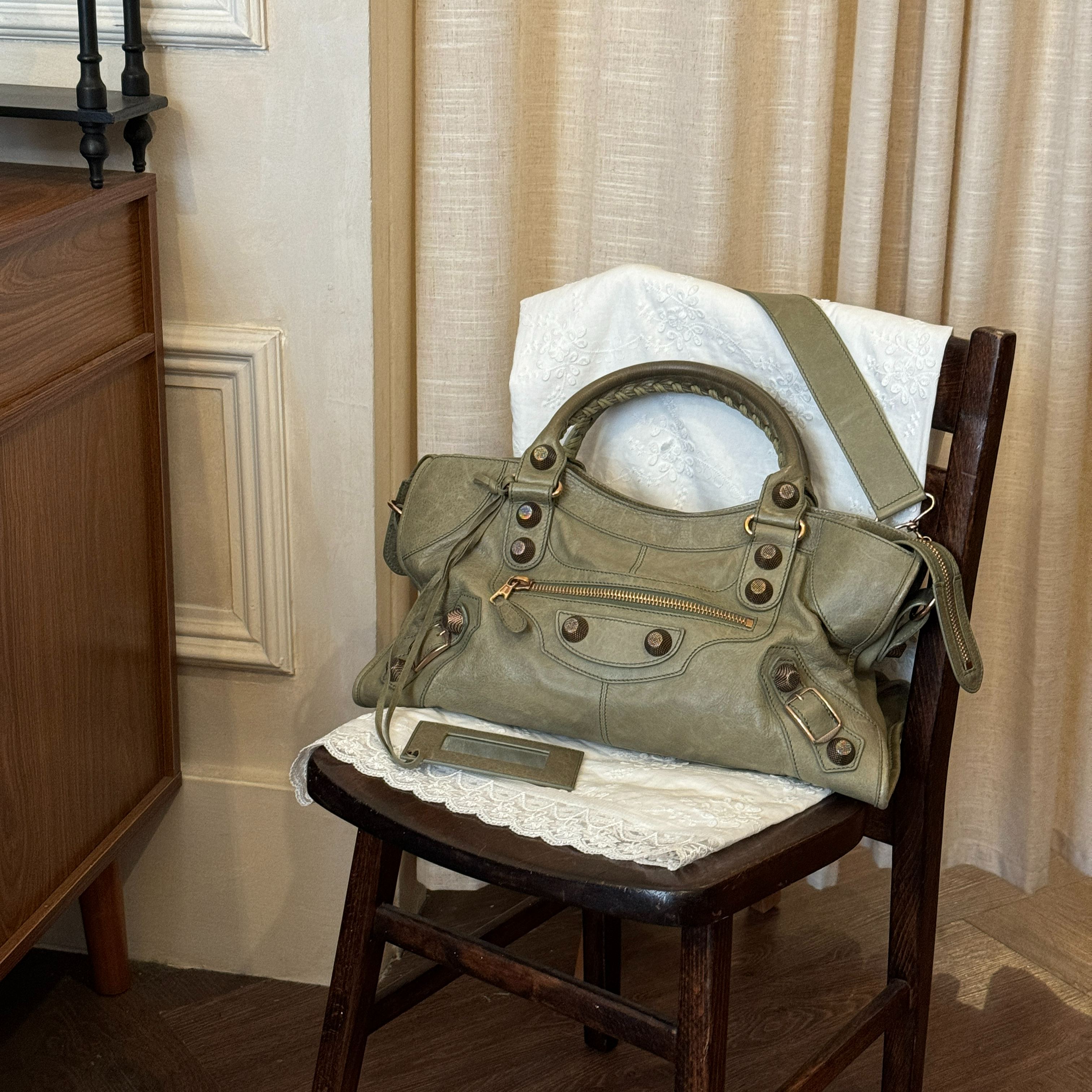 B Rivet Motorcycle Bag