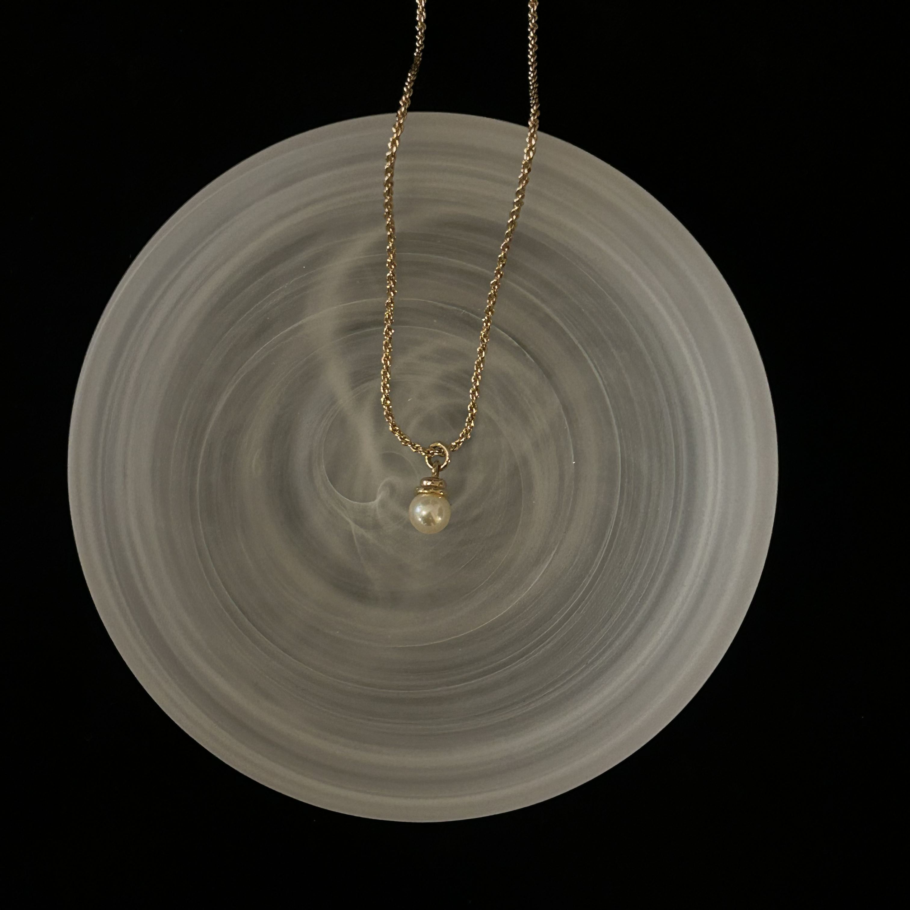 D Pearl Pendant Necklace