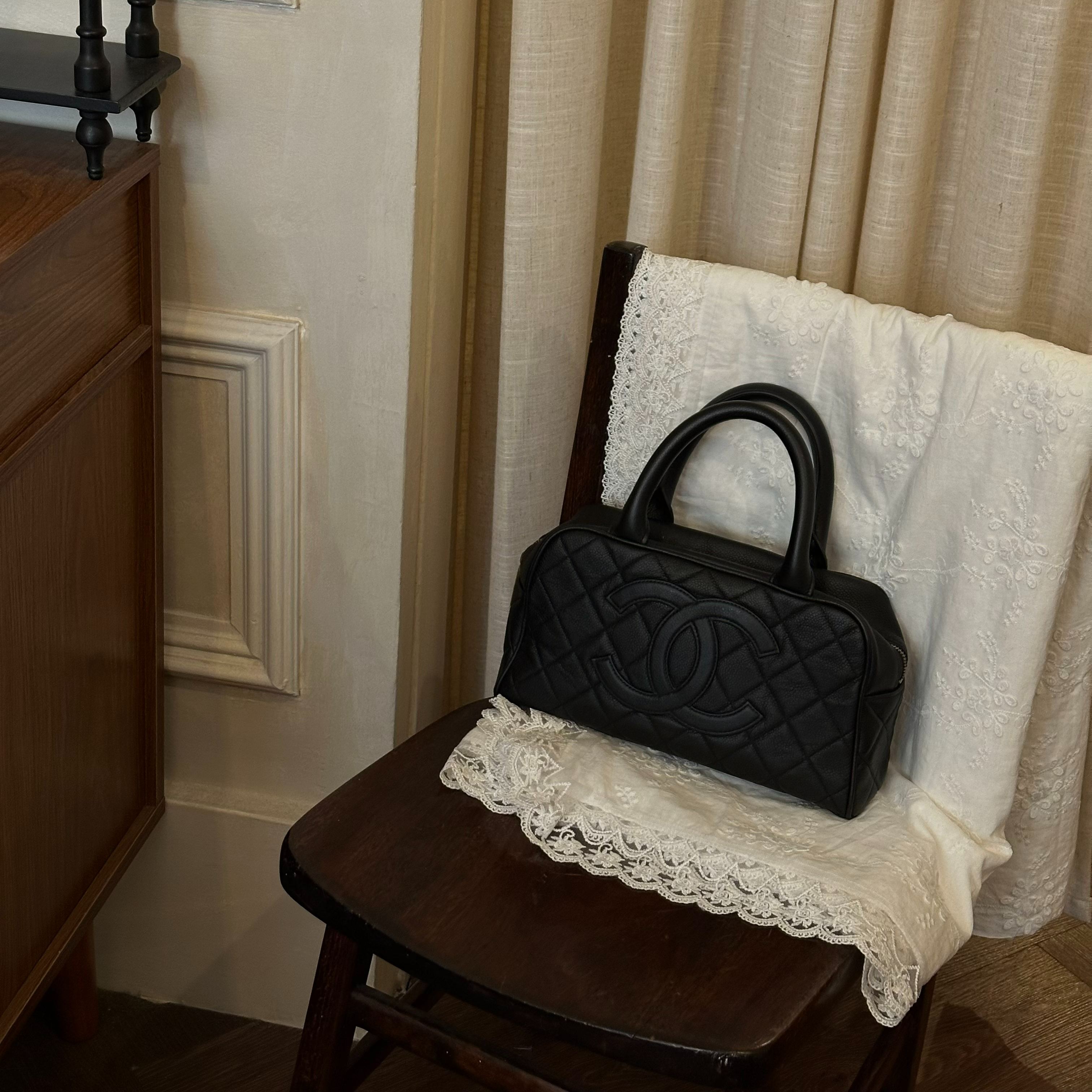 C Black and gold bowling bag