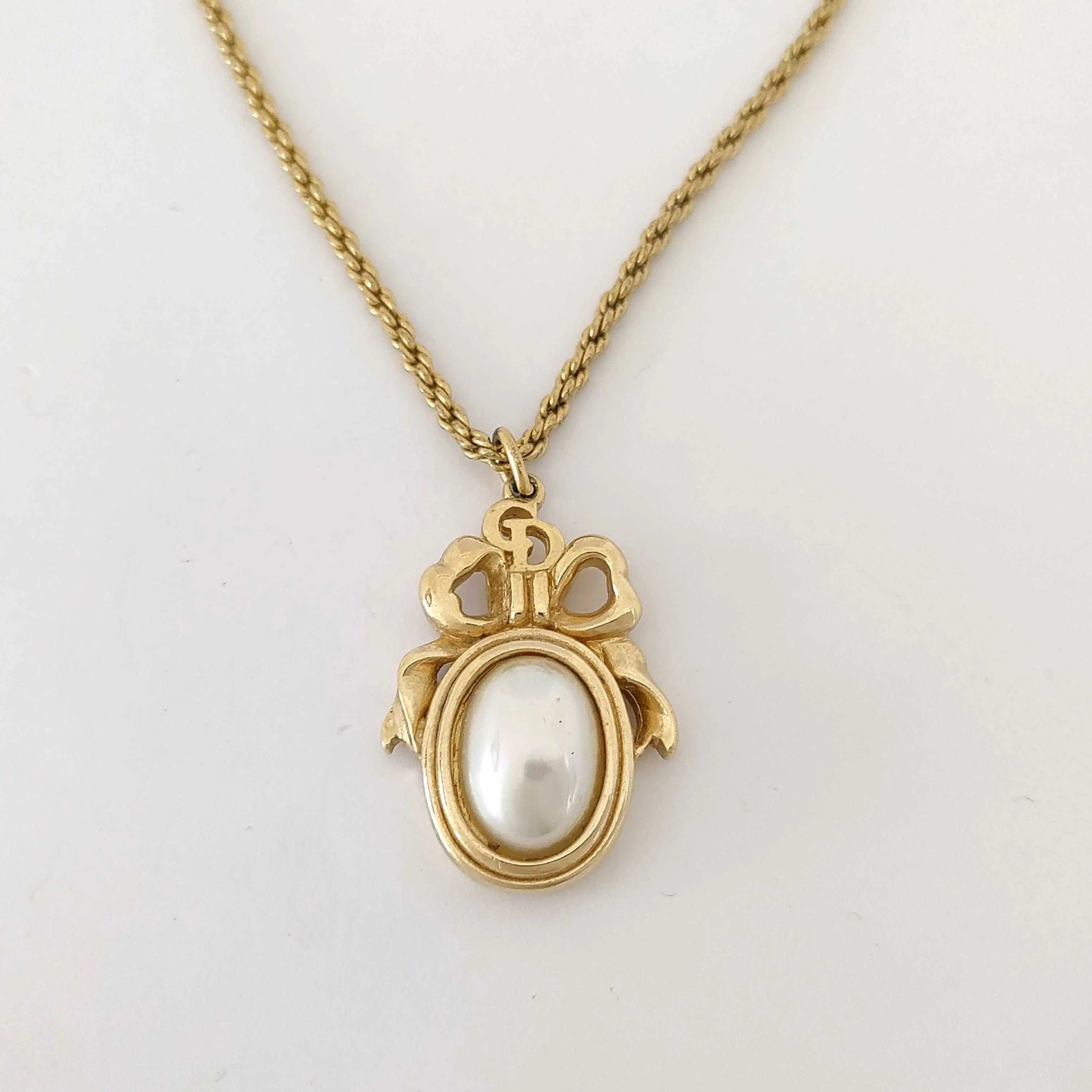 D Bow Pearl CD Necklace