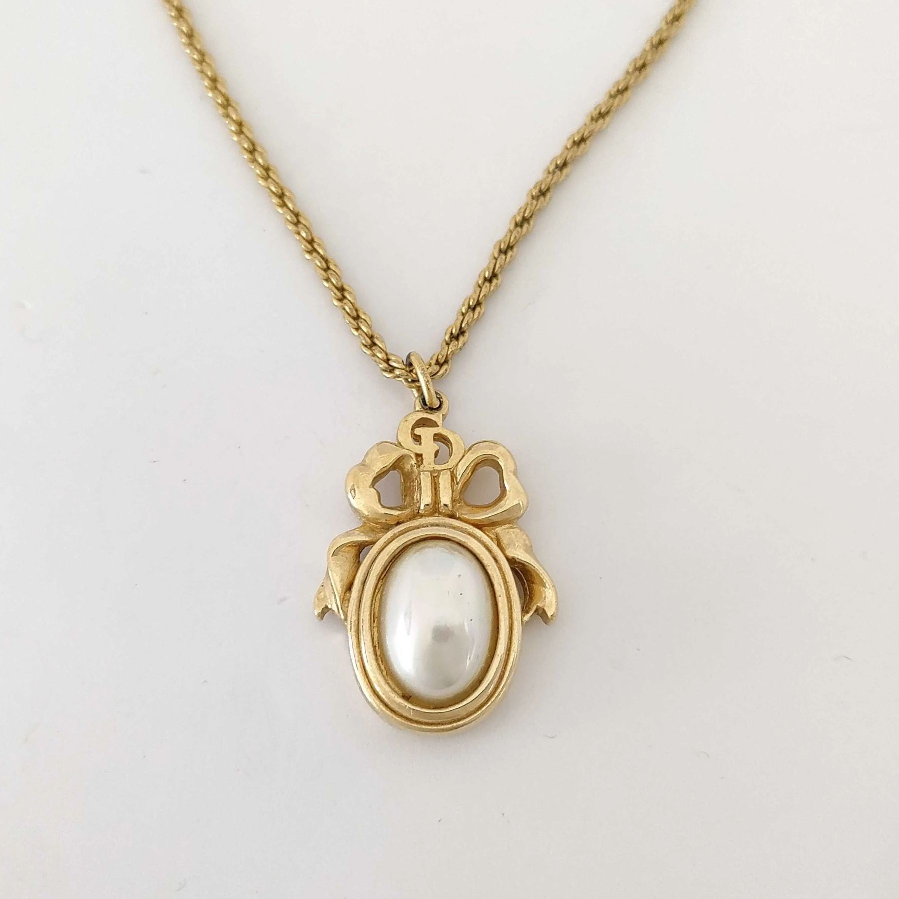 D Bow Pearl CD Necklace