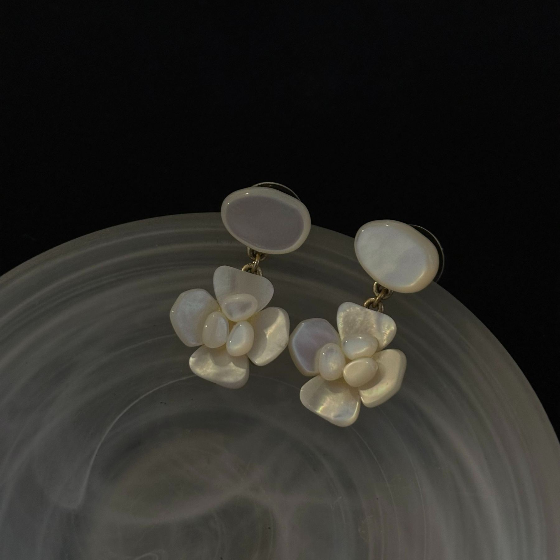 C Camellia and mother-of-pearl earrings