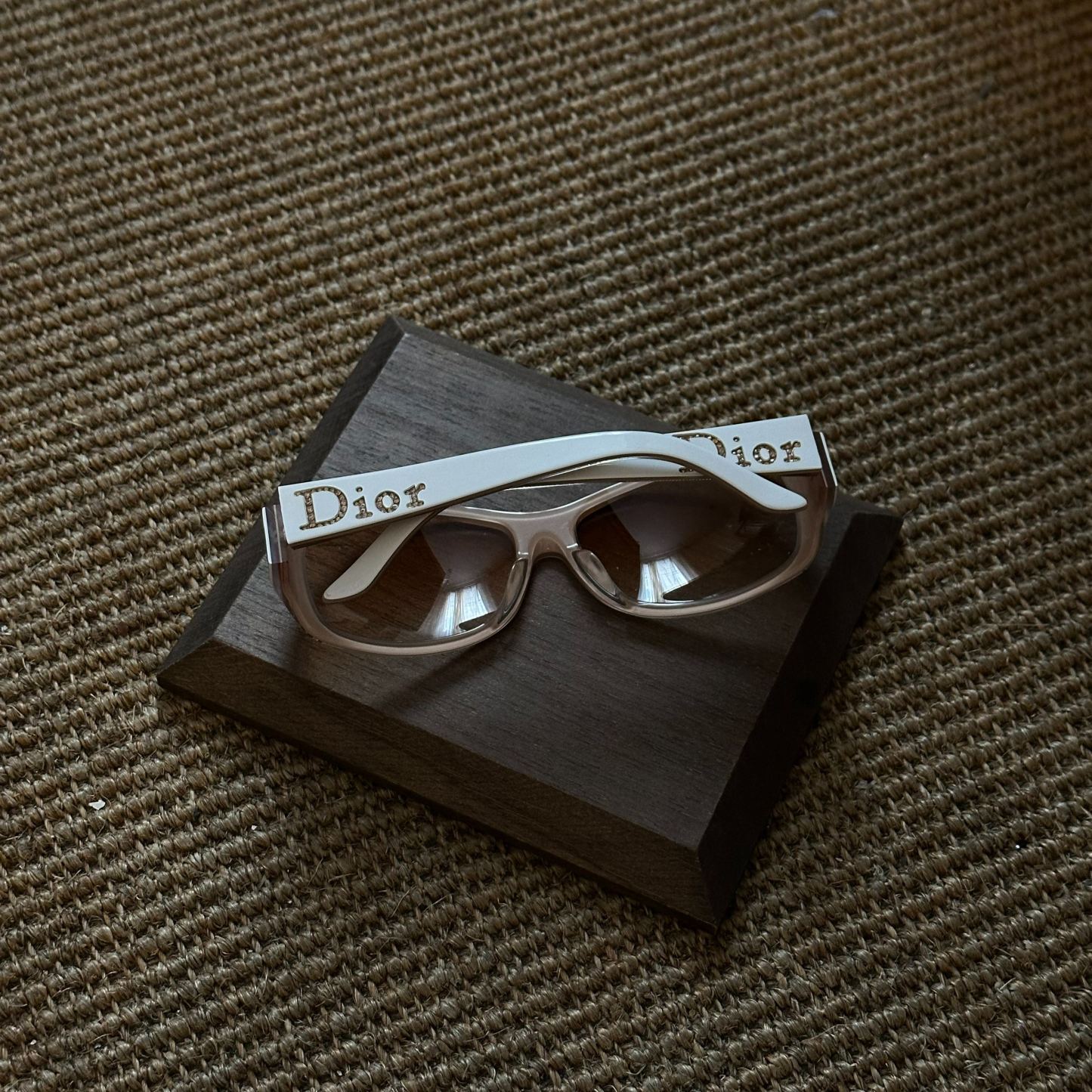 D Full diamond logo white sunglasses