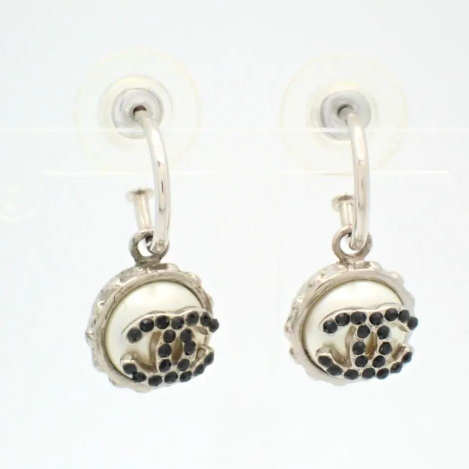 C round black diamond earrings