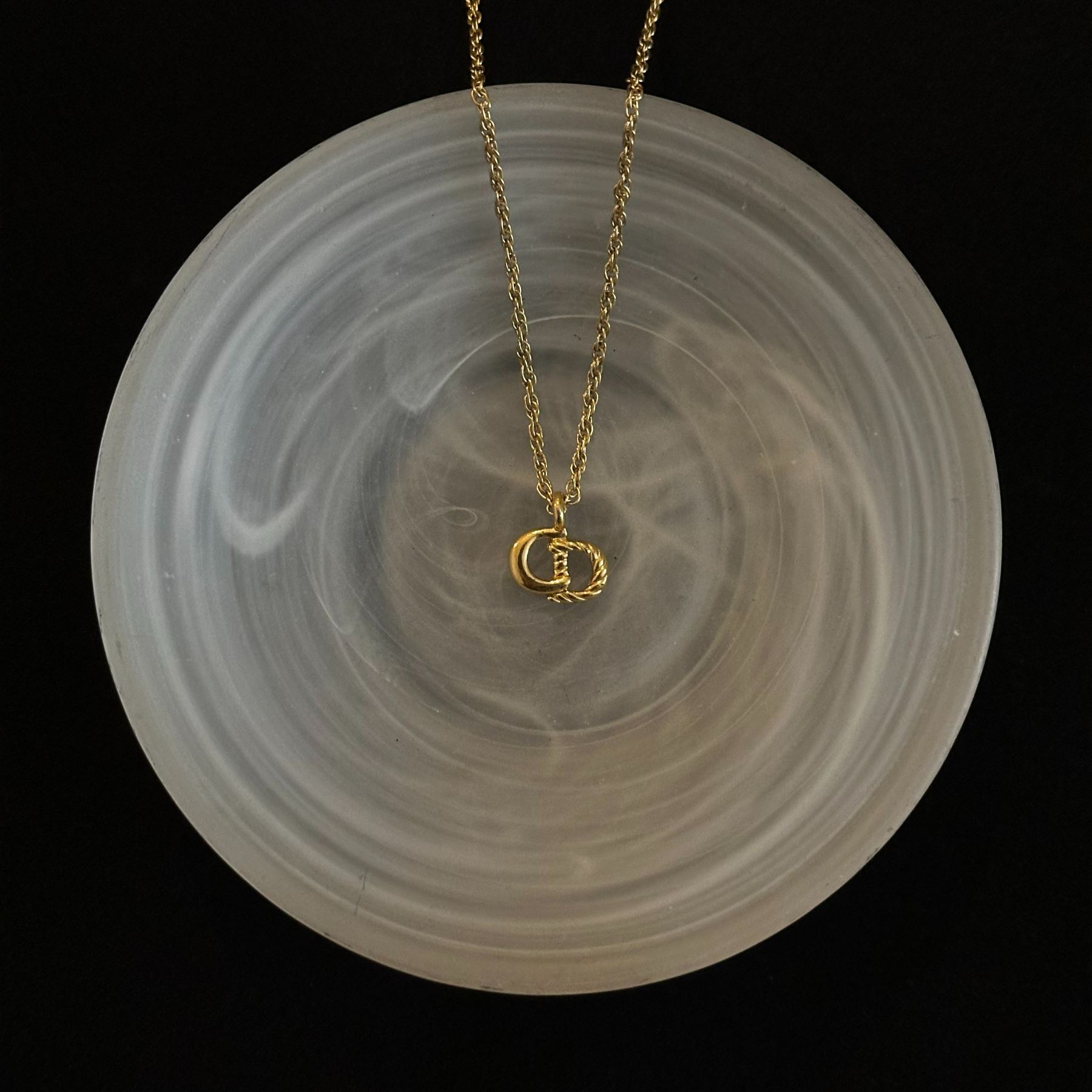 D CD-shaped twisted necklace