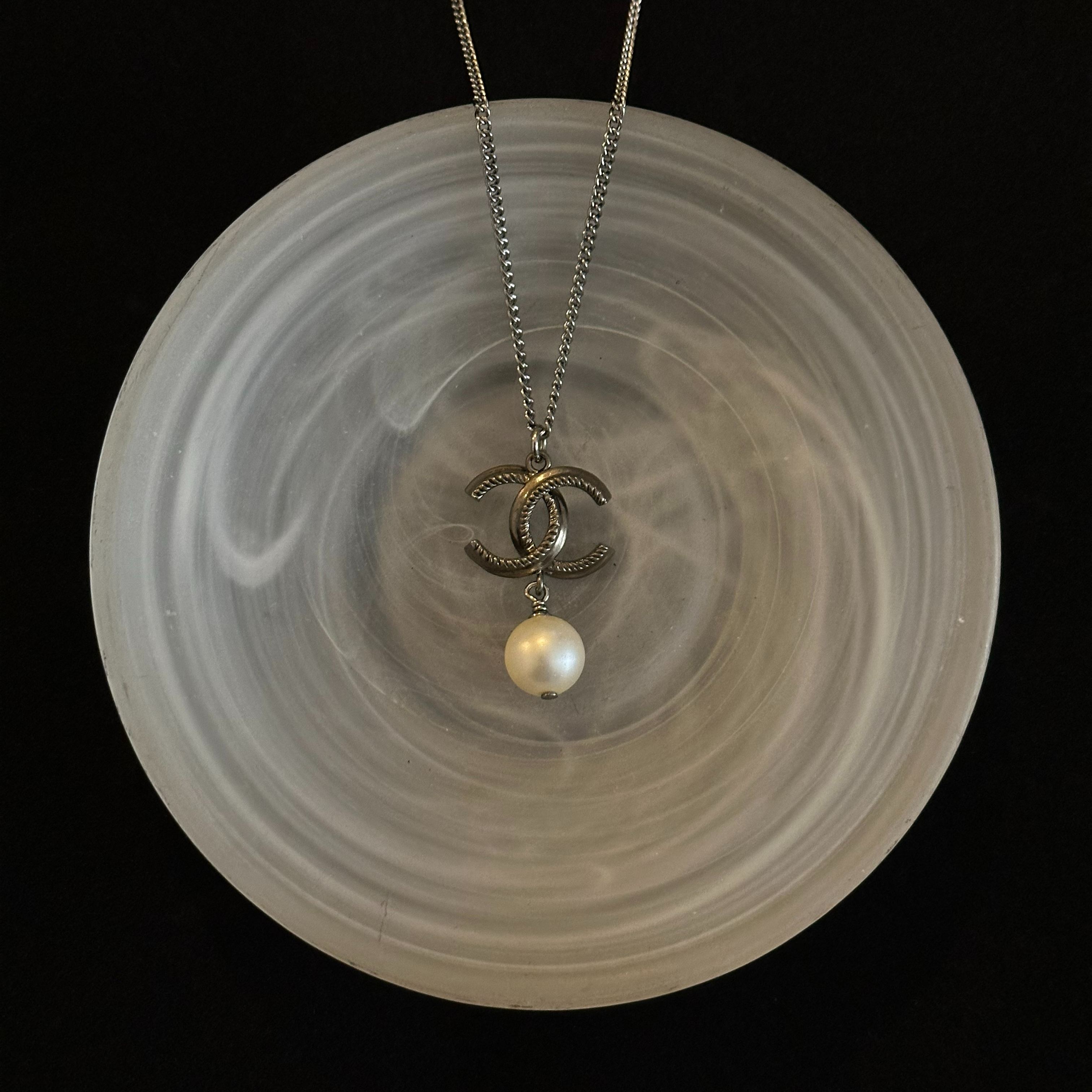 C Gunmetal pearl logo necklace