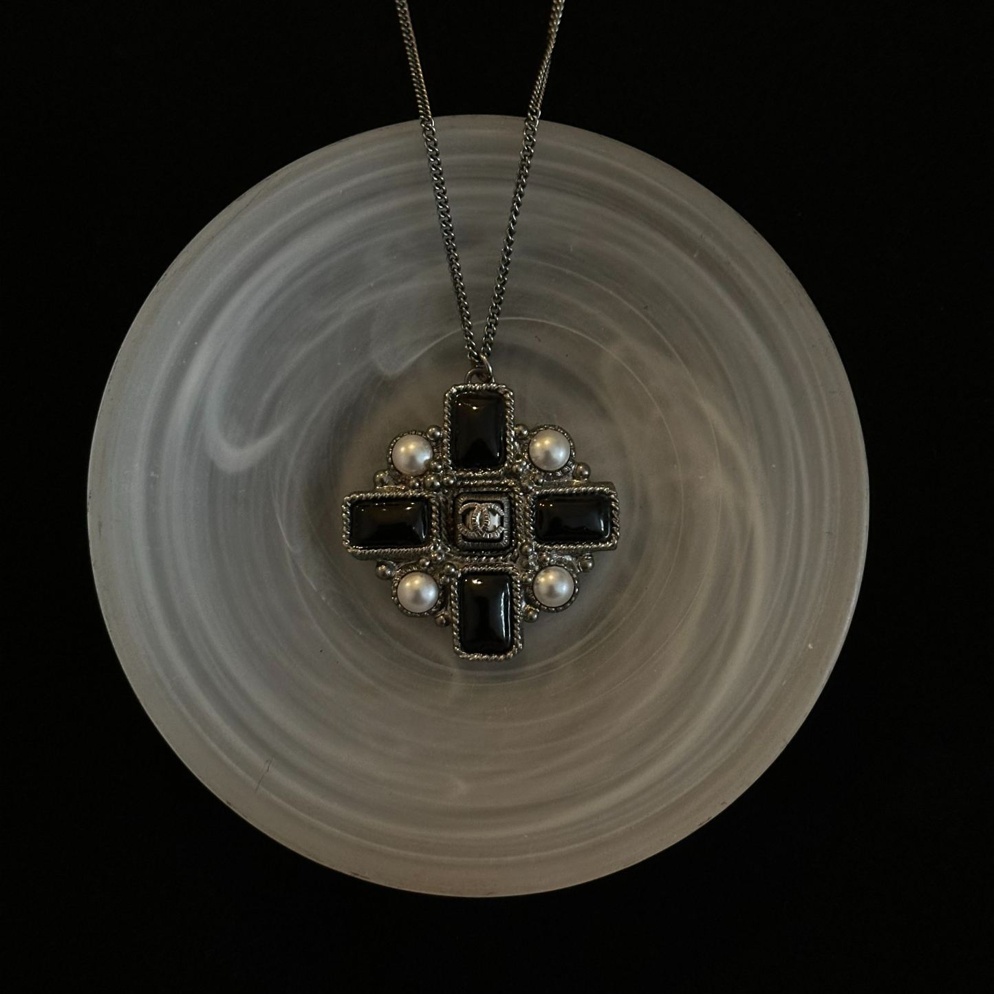 C Pearl Plate Black Necklace