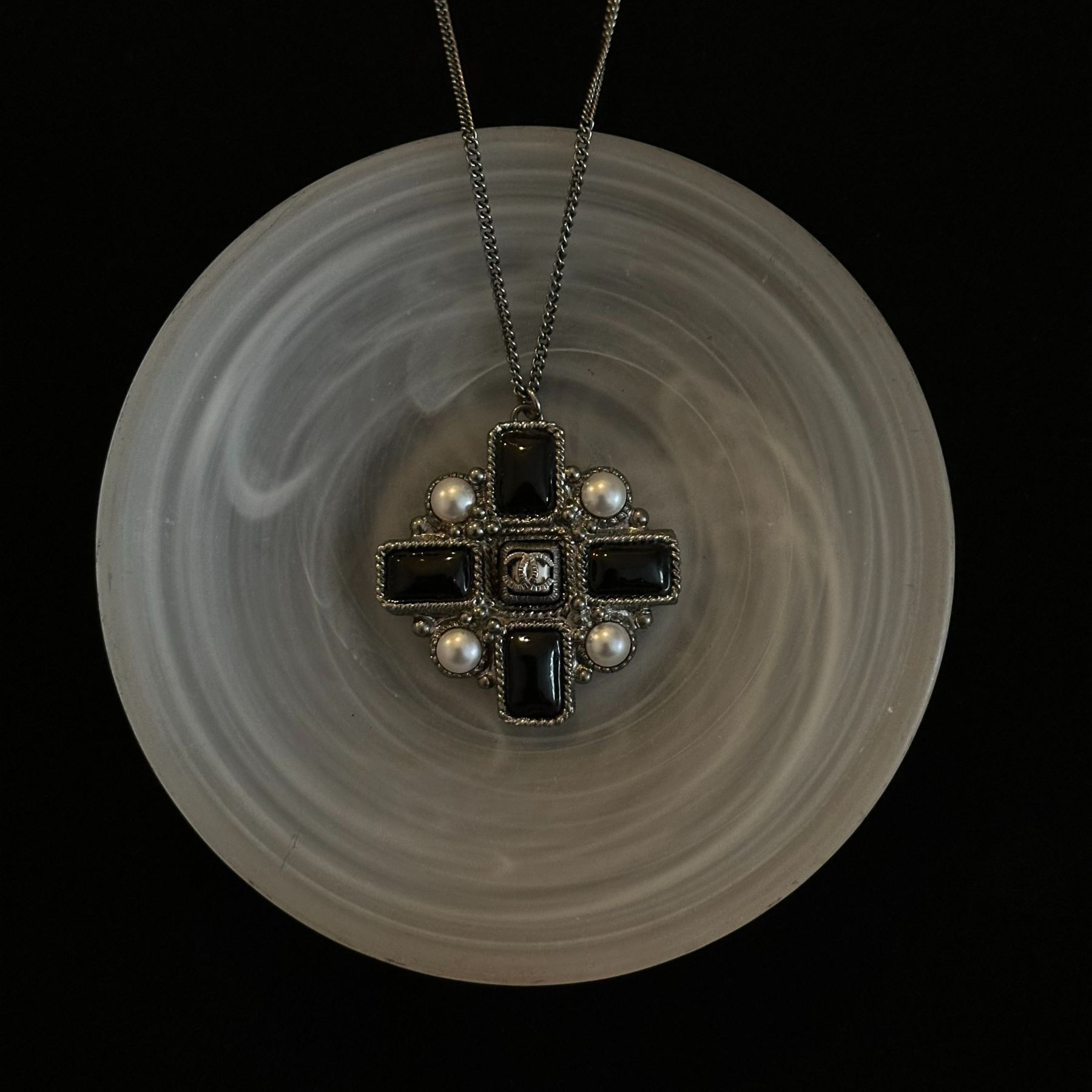 C Pearl Plate Black Necklace