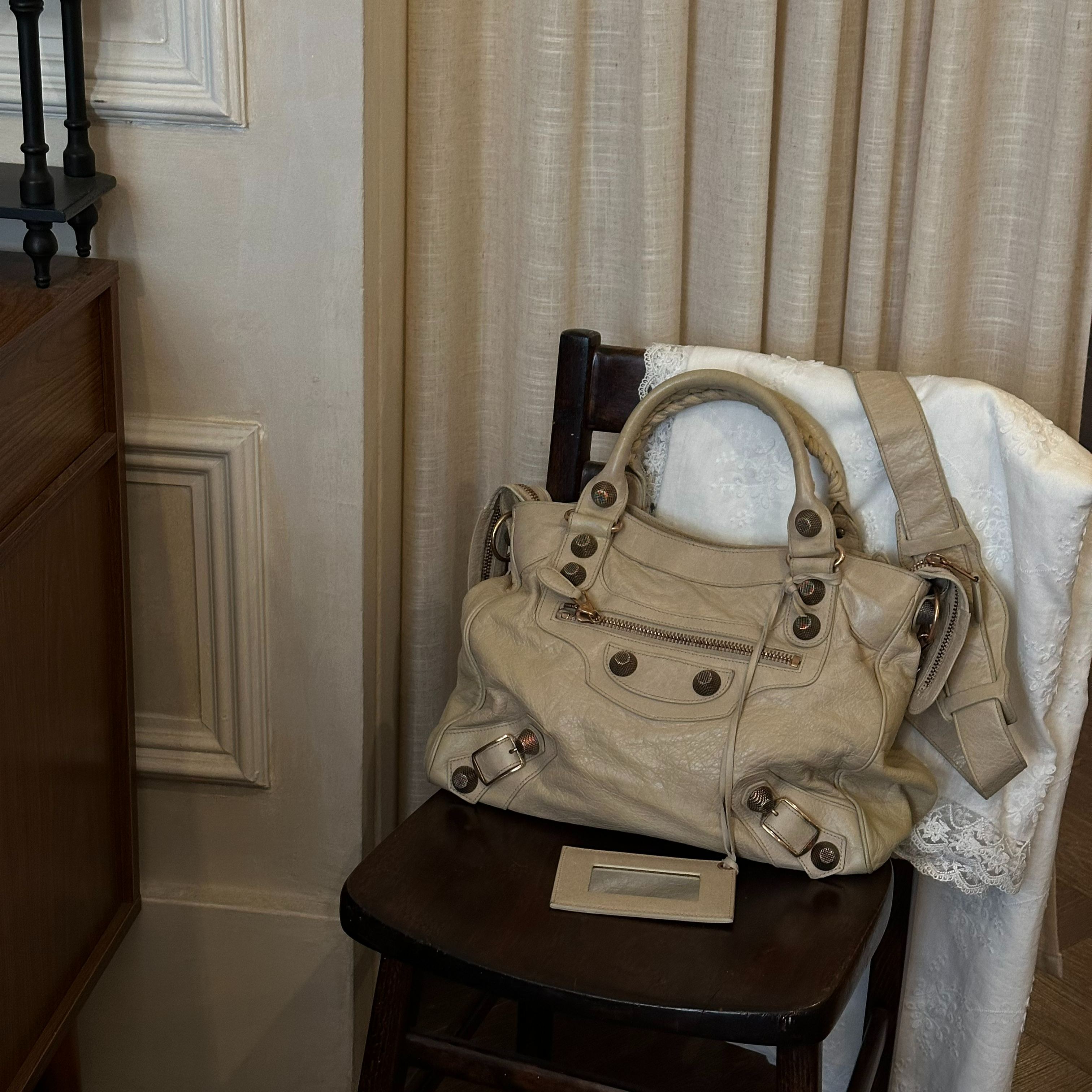 B Riveted motorcycle bag