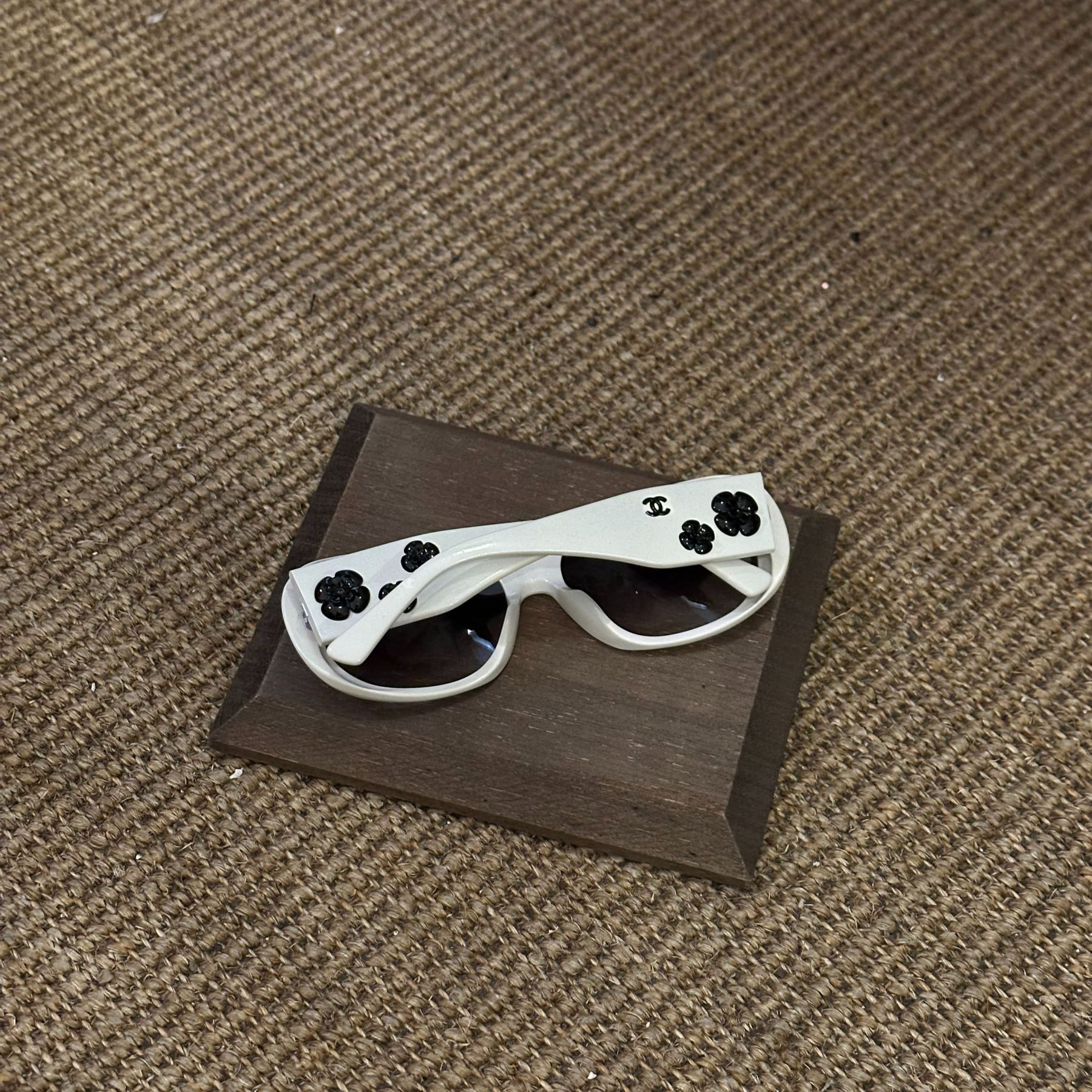 C Camellia White Sunglasses