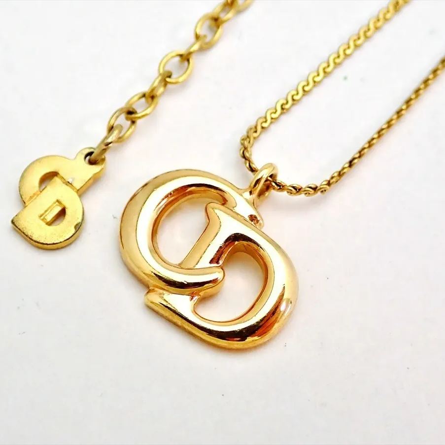 D CD thin chain necklace