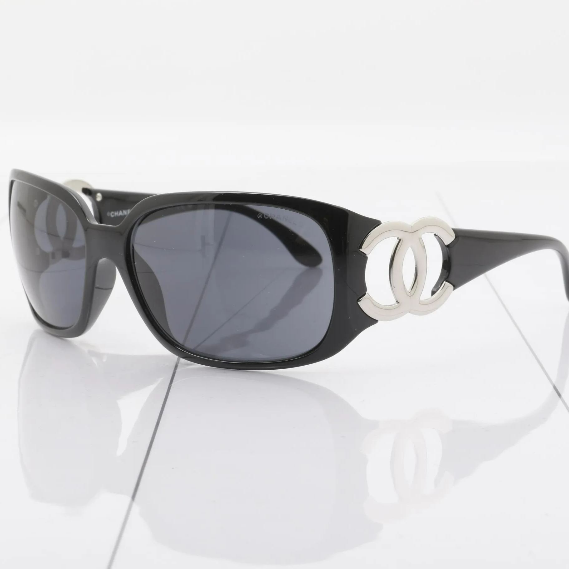 C Silver logo classic sunglasses
