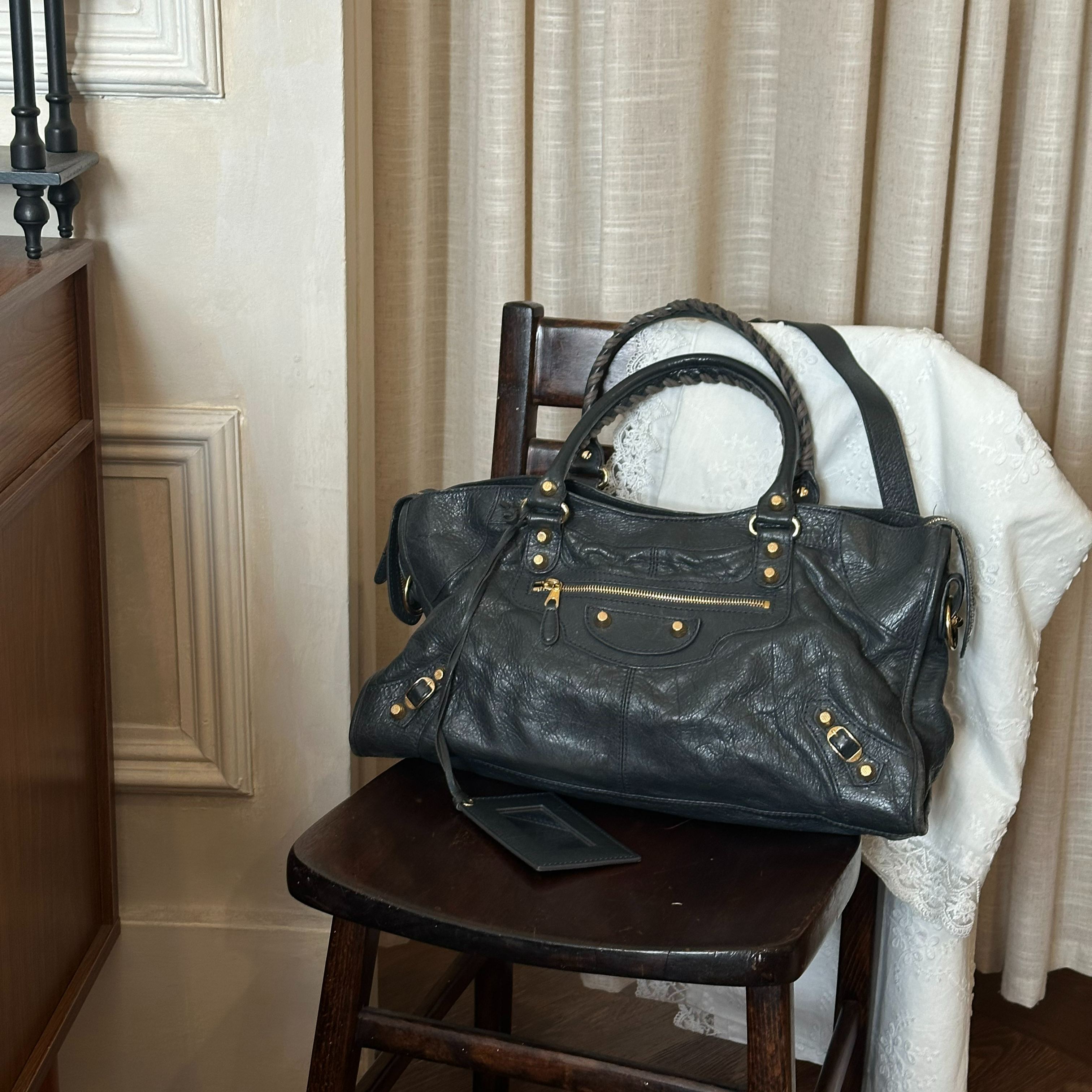 B Riveted motorcycle bag