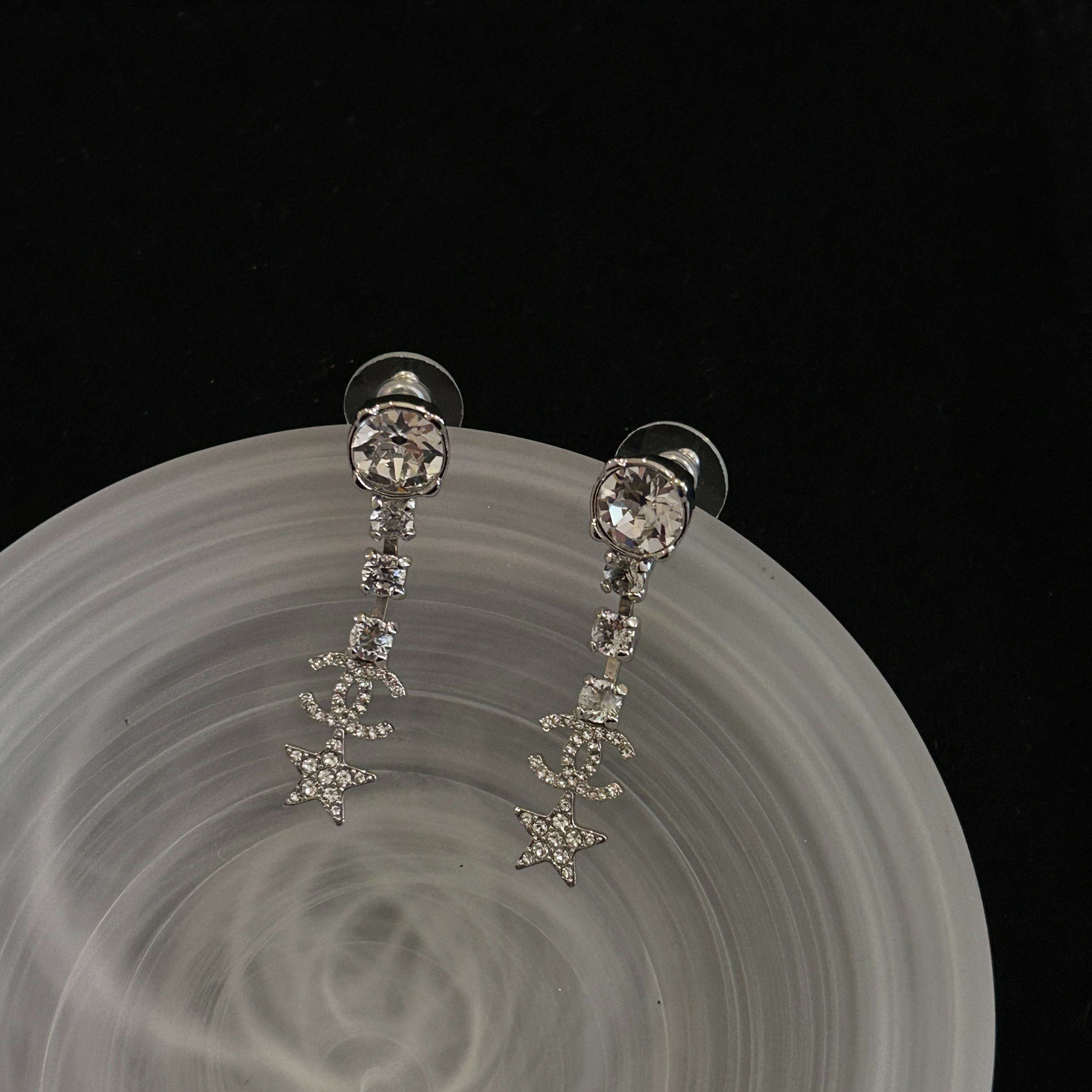 C Five-pointed star double C full diamond earrings