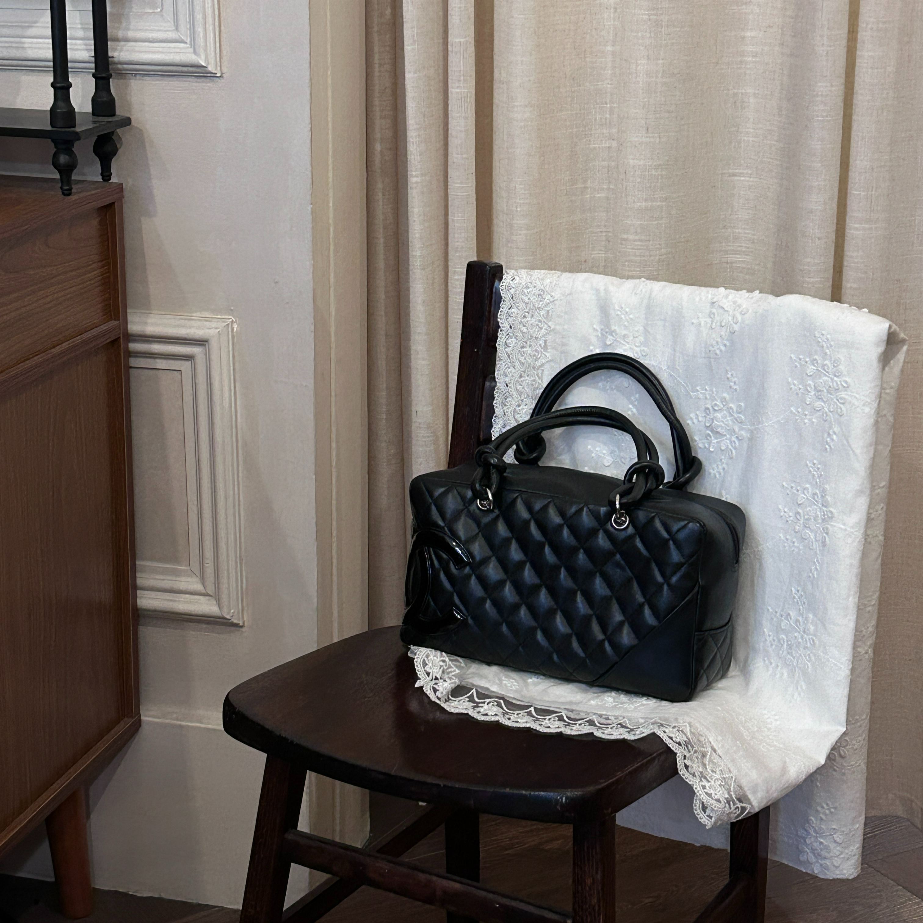 C Black Kangpeng pillow bag