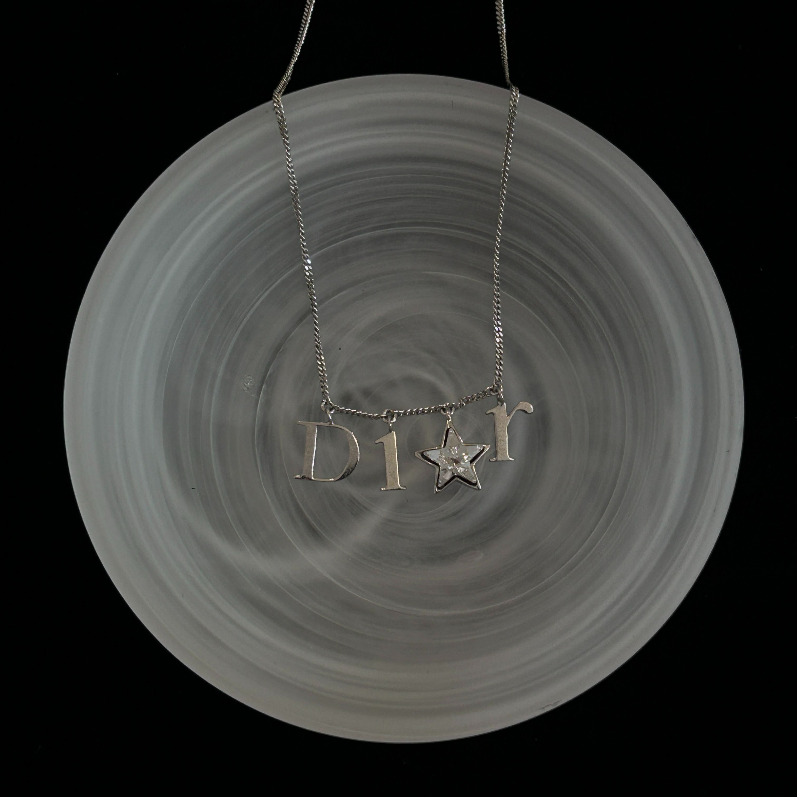 D logo star necklace