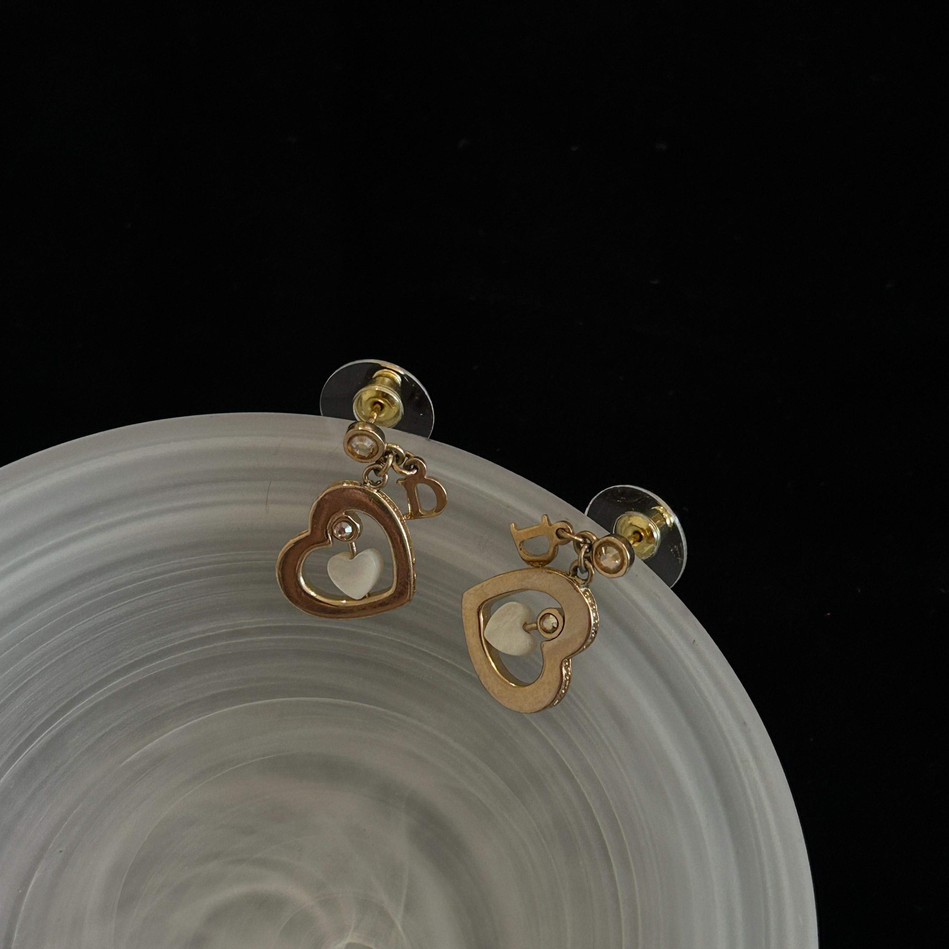 D Heart-shaped gold earrings