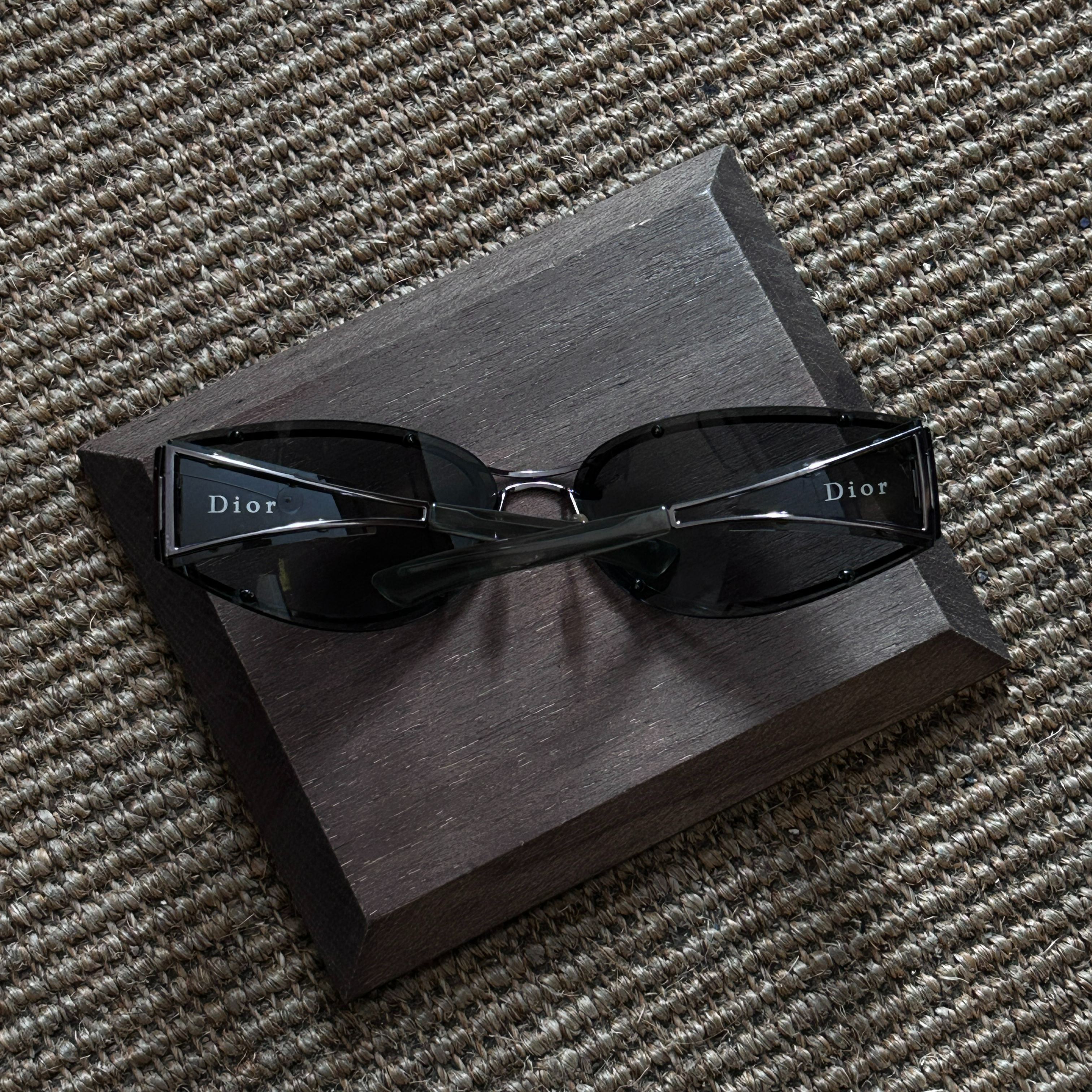 D One-piece cyberpunk sunglasses