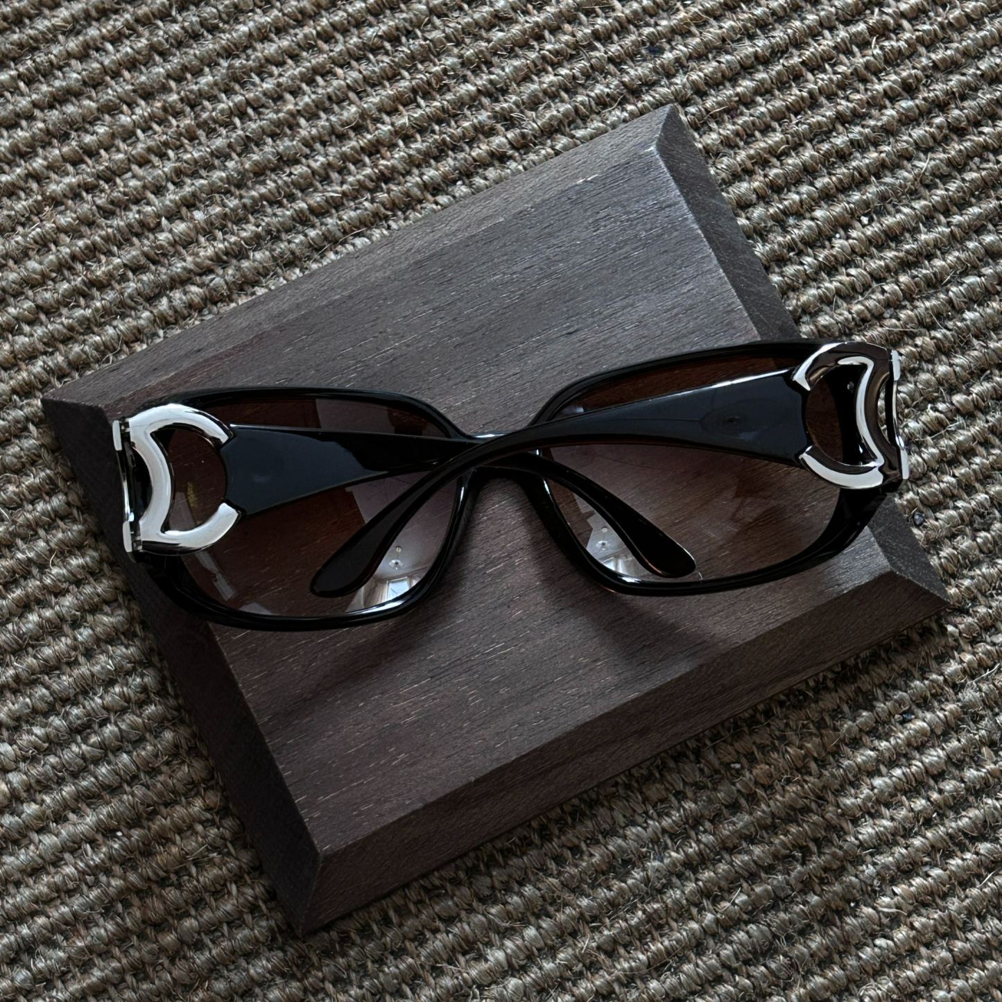 C Silver logo classic sunglasses