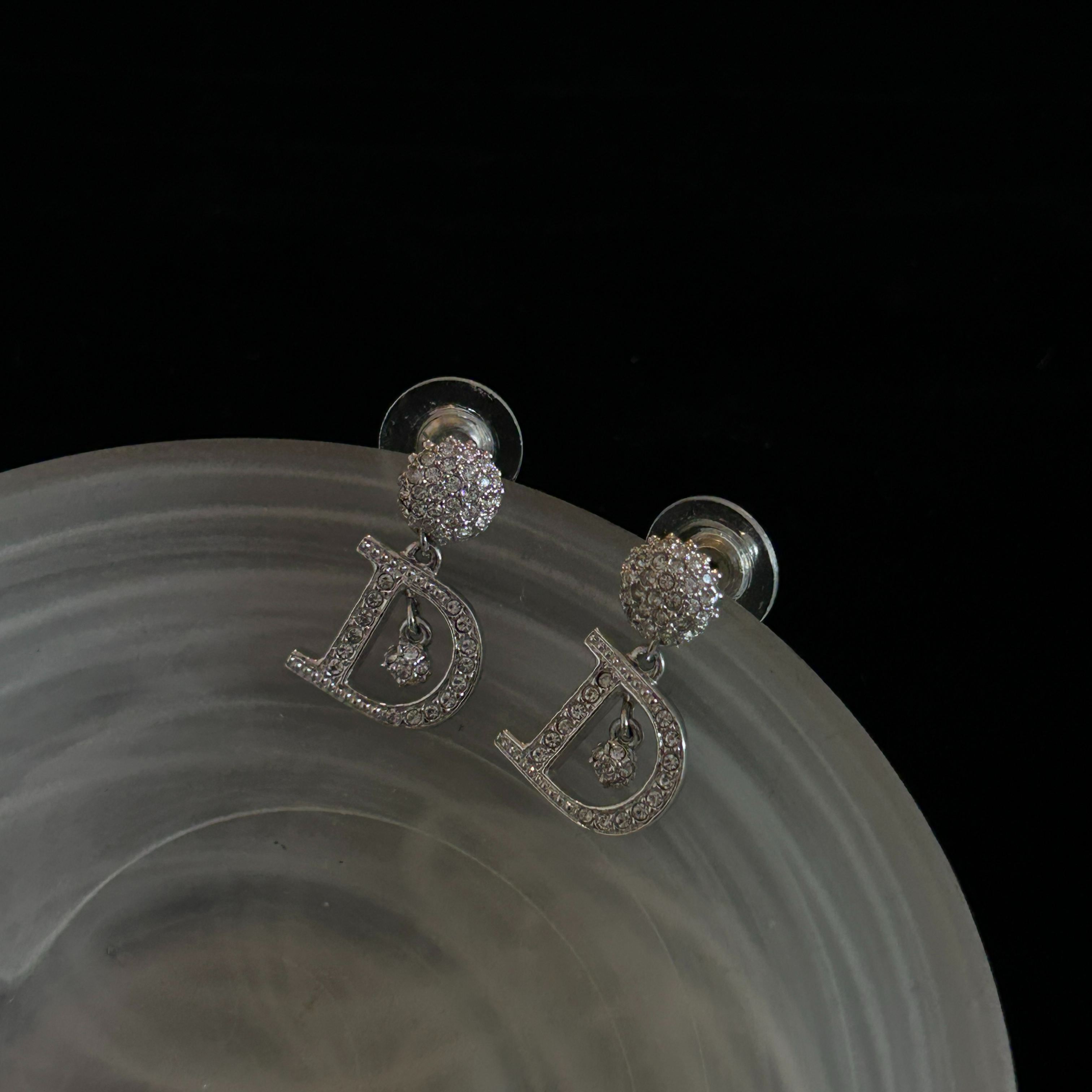 D Full diamond D earrings