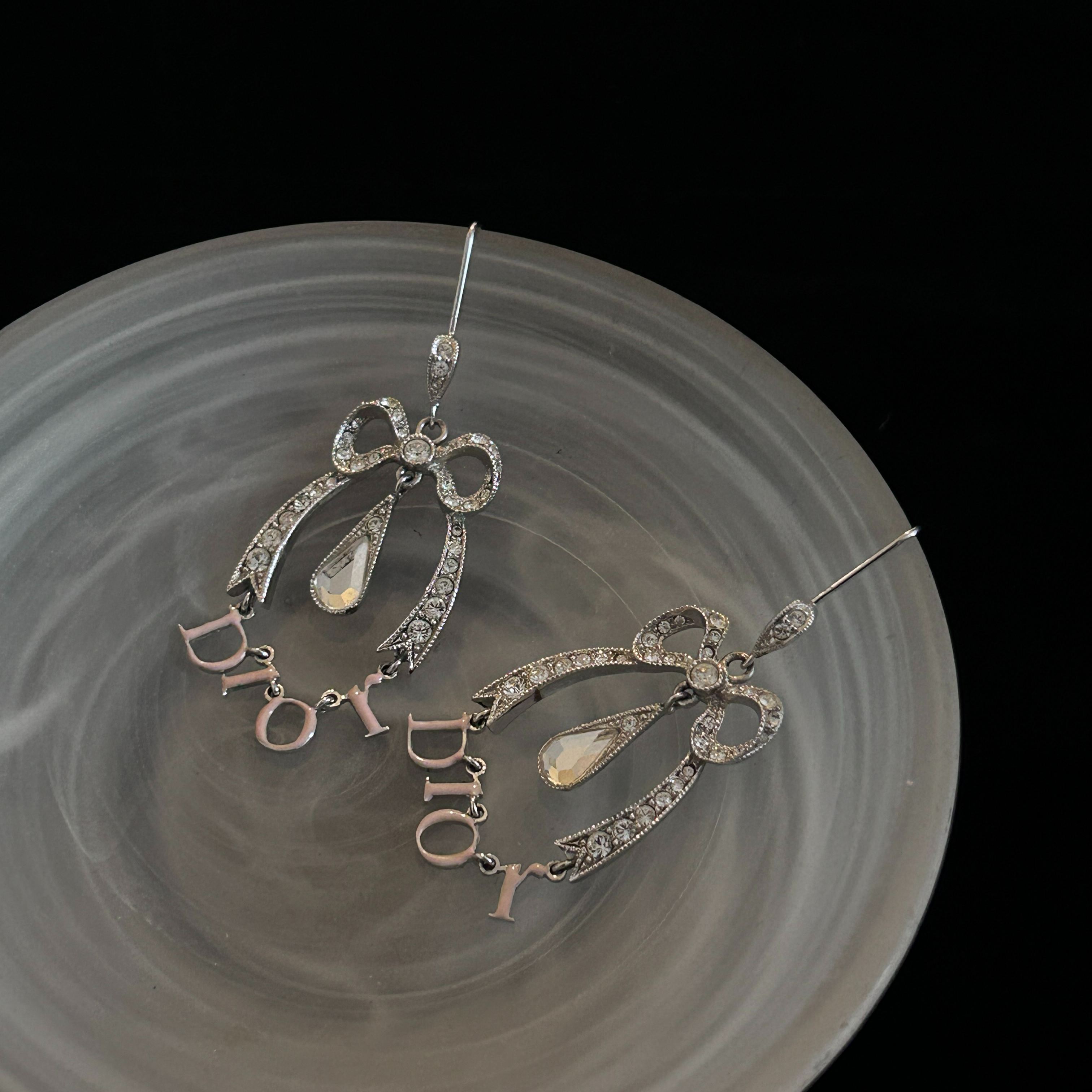 D Bow teardrop earrings