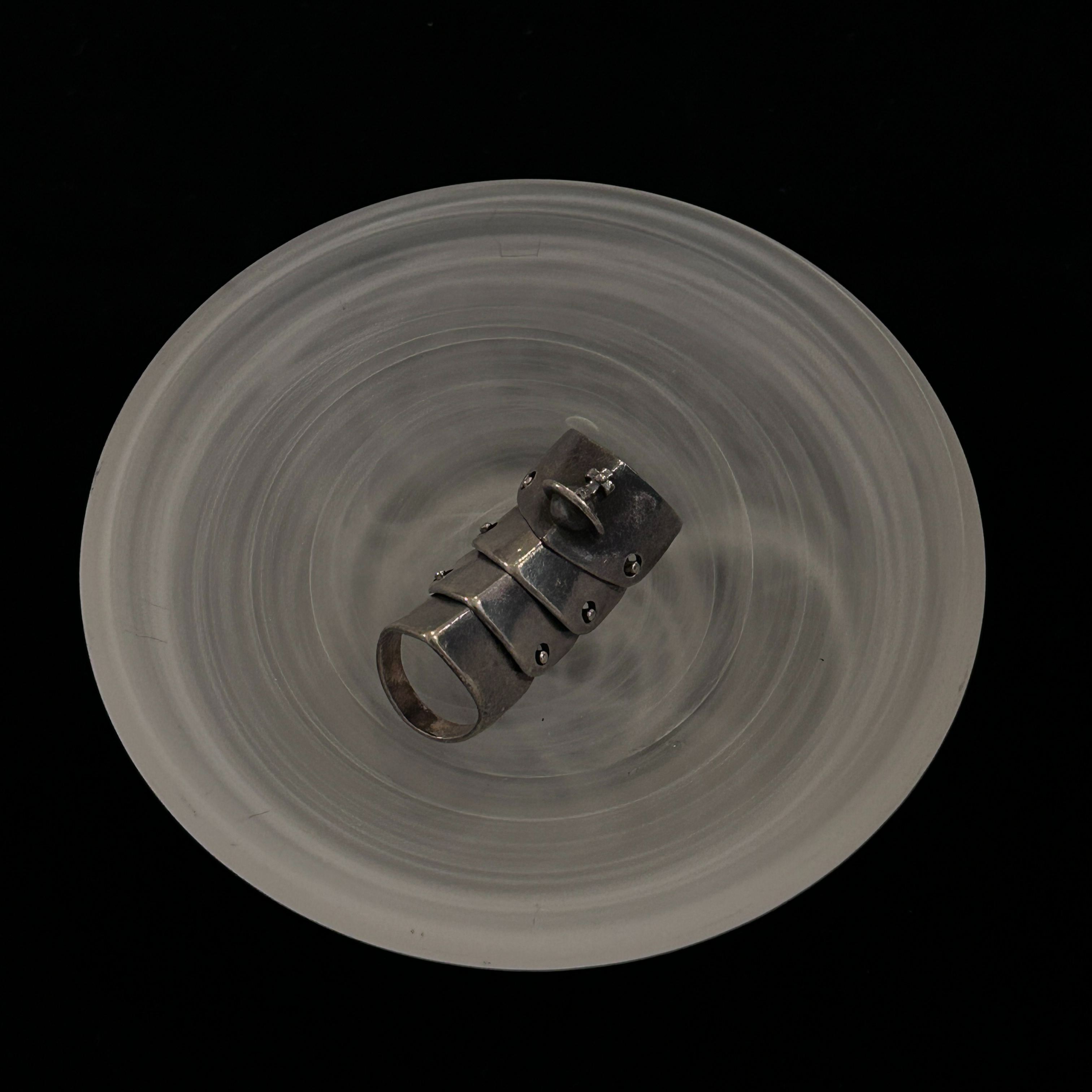 V Armor Ring