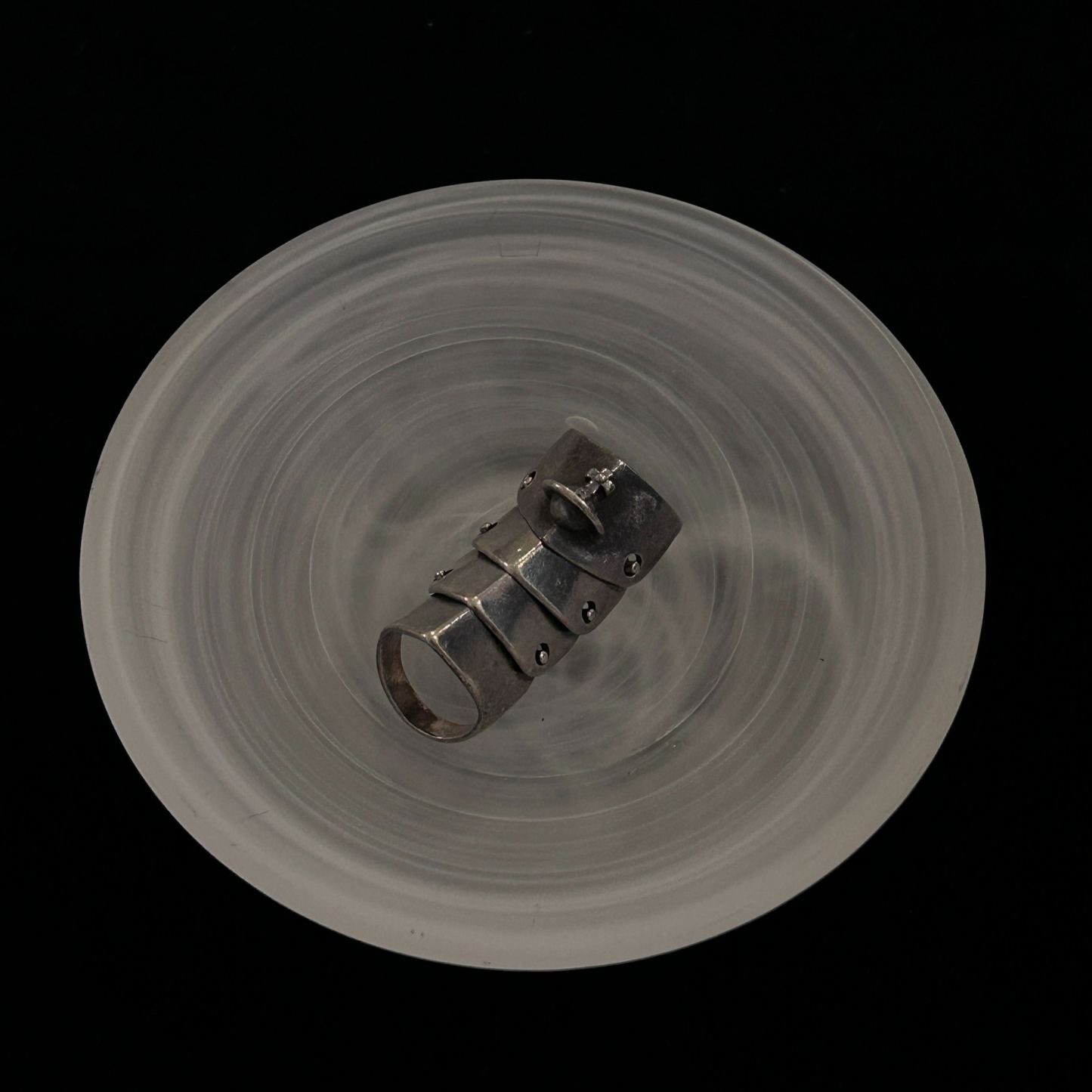V Armor Ring