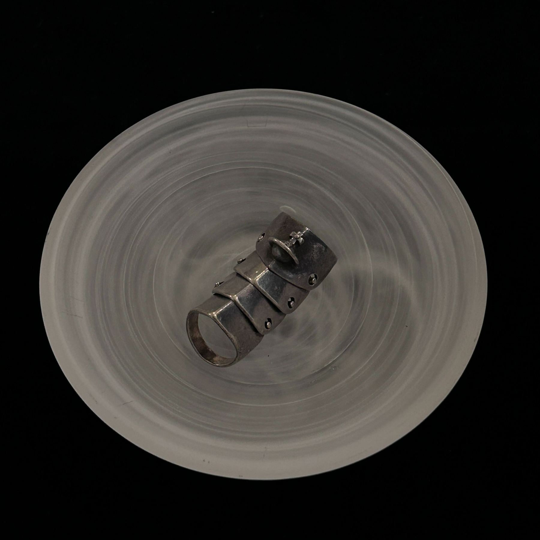 V Armor Ring